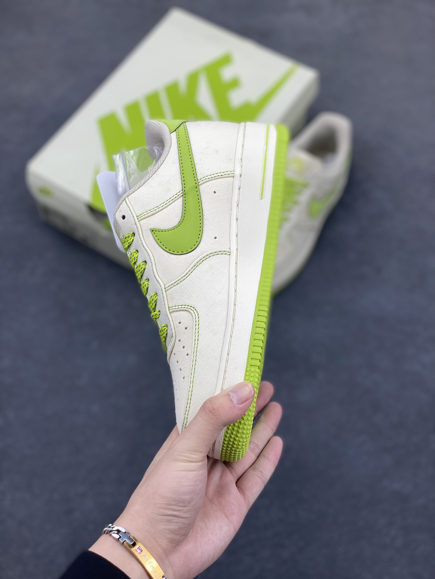 图片[3]-福利特价   NIke Air Force 1 \’07 米绿布面 空军一号低帮休闲板鞋 3m反光 进口牛筋布 原楦头原纸板 纯正空军版型 全掌内置全掌气垫 原盒配件 原厂中底钢印 拉帮完美 货号：TQ1456-255 尺码：36 36.5 37.5 38 38.5 39 40 40.5 41 42 42.5 43 44 44.5 45-选品中心