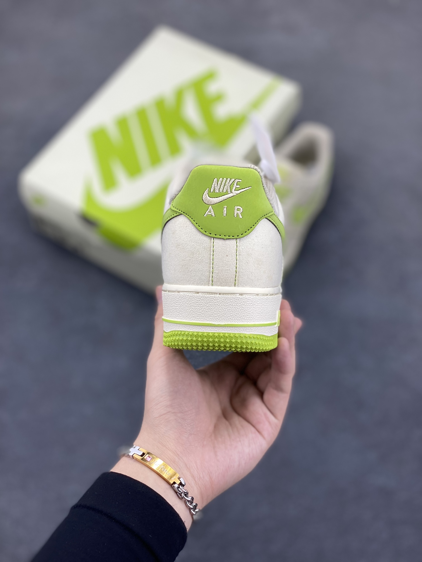 图片[4]-福利特价   NIke Air Force 1 \’07 米绿布面 空军一号低帮休闲板鞋 3m反光 进口牛筋布 原楦头原纸板 纯正空军版型 全掌内置全掌气垫 原盒配件 原厂中底钢印 拉帮完美 货号：TQ1456-255 尺码：36 36.5 37.5 38 38.5 39 40 40.5 41 42 42.5 43 44 44.5 45-选品中心