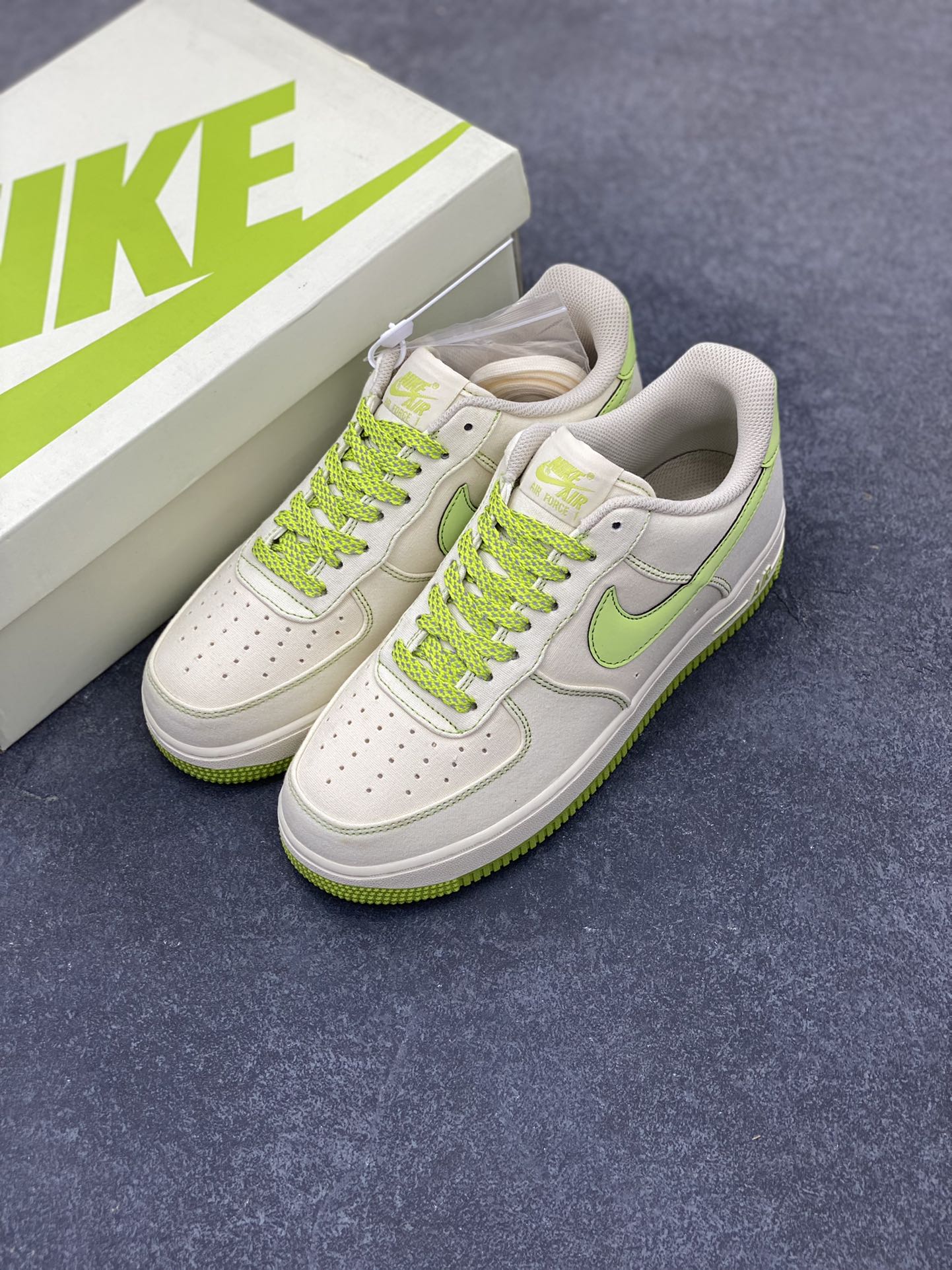 图片[8]-福利特价   NIke Air Force 1 \’07 米绿布面 空军一号低帮休闲板鞋 3m反光 进口牛筋布 原楦头原纸板 纯正空军版型 全掌内置全掌气垫 原盒配件 原厂中底钢印 拉帮完美 货号：TQ1456-255 尺码：36 36.5 37.5 38 38.5 39 40 40.5 41 42 42.5 43 44 44.5 45-选品中心