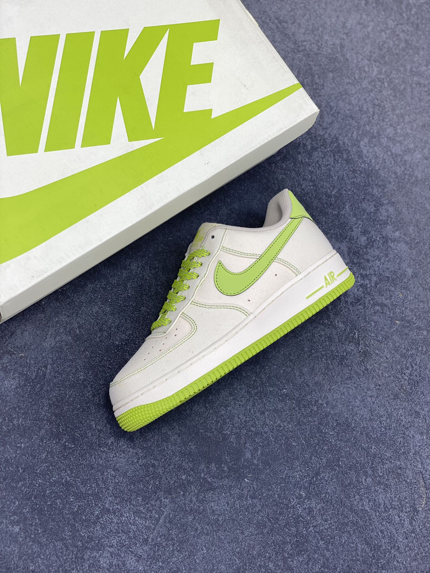 图片[7]-福利特价   NIke Air Force 1 \’07 米绿布面 空军一号低帮休闲板鞋 3m反光 进口牛筋布 原楦头原纸板 纯正空军版型 全掌内置全掌气垫 原盒配件 原厂中底钢印 拉帮完美 货号：TQ1456-255 尺码：36 36.5 37.5 38 38.5 39 40 40.5 41 42 42.5 43 44 44.5 45-选品中心