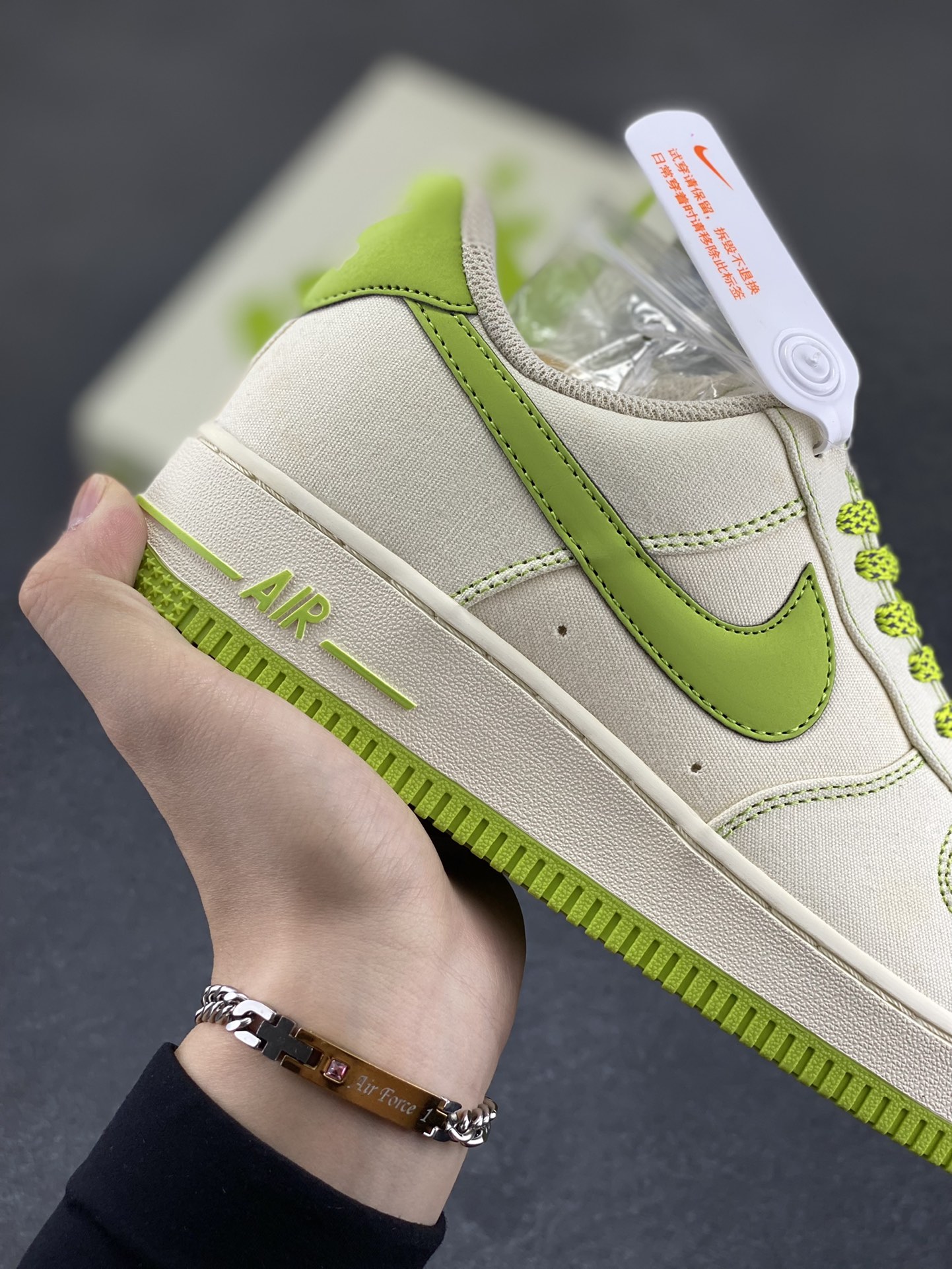 图片[6]-福利特价   NIke Air Force 1 \’07 米绿布面 空军一号低帮休闲板鞋 3m反光 进口牛筋布 原楦头原纸板 纯正空军版型 全掌内置全掌气垫 原盒配件 原厂中底钢印 拉帮完美 货号：TQ1456-255 尺码：36 36.5 37.5 38 38.5 39 40 40.5 41 42 42.5 43 44 44.5 45-选品中心