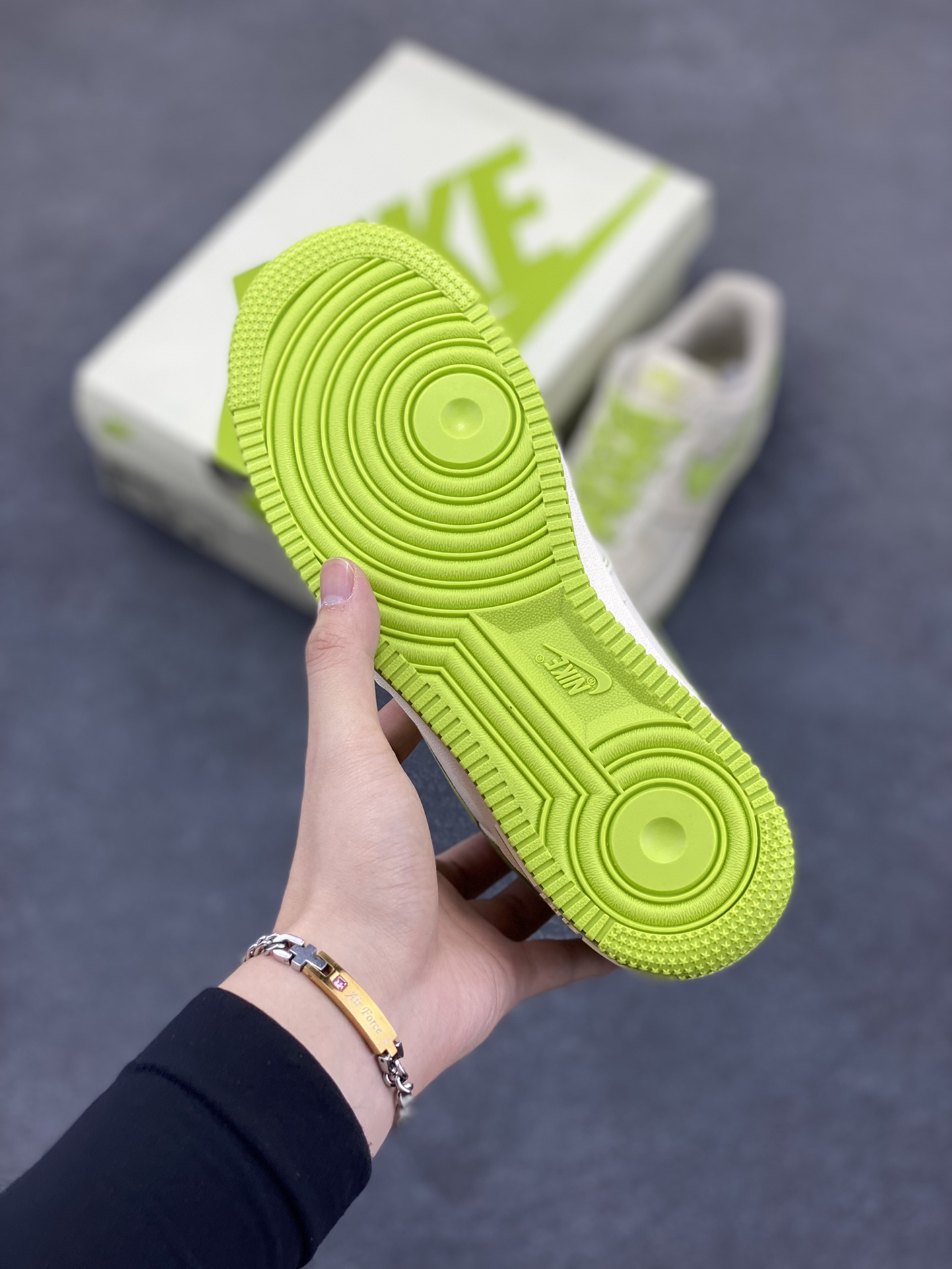 图片[5]-福利特价   NIke Air Force 1 \’07 米绿布面 空军一号低帮休闲板鞋 3m反光 进口牛筋布 原楦头原纸板 纯正空军版型 全掌内置全掌气垫 原盒配件 原厂中底钢印 拉帮完美 货号：TQ1456-255 尺码：36 36.5 37.5 38 38.5 39 40 40.5 41 42 42.5 43 44 44.5 45-选品中心