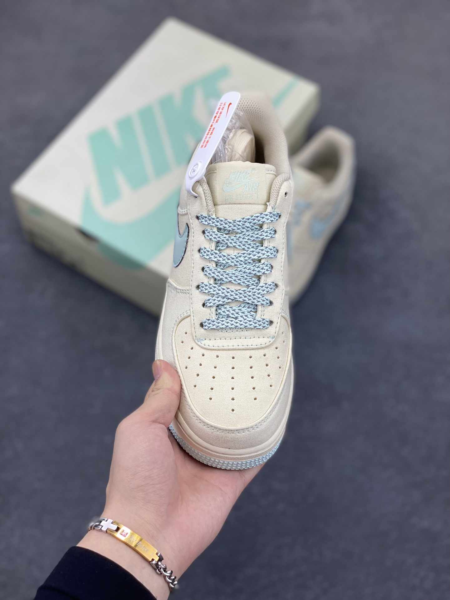 图片[2]-福利特价   NIke Air Force 1 \’07 米冰蓝布面 空军一号低帮休闲板鞋 3m反光 进口牛筋布 原楦头原纸板 纯正空军版型 全掌内置全掌气垫 原盒配件 原厂中底钢印 拉帮完美 货号：TQ1456-277 尺码：36 36.5 37.5 38 38.5 39 40 40.5 41 42 42.5 43 44 44.5 45-选品中心