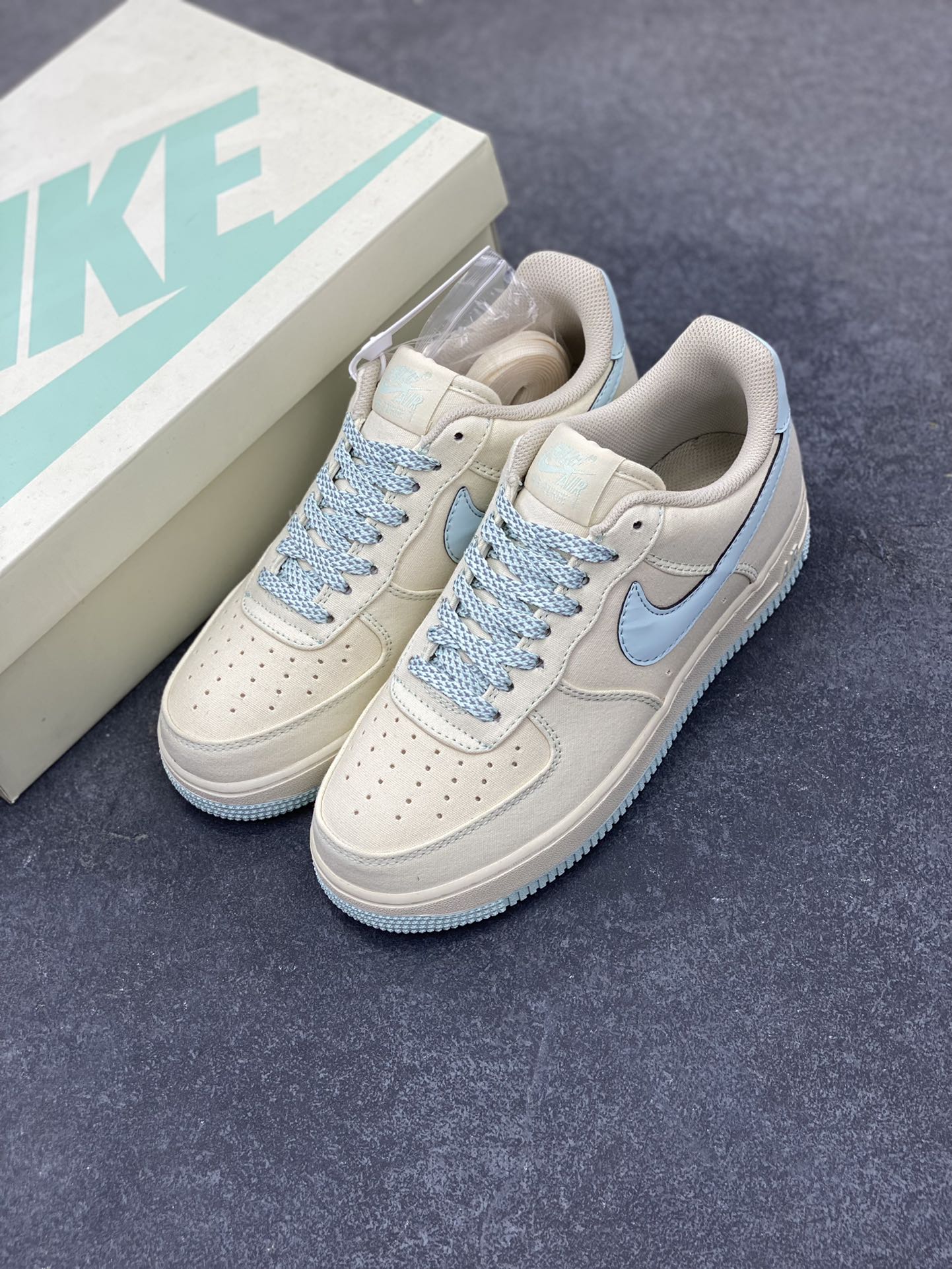 图片[8]-福利特价   NIke Air Force 1 \’07 米冰蓝布面 空军一号低帮休闲板鞋 3m反光 进口牛筋布 原楦头原纸板 纯正空军版型 全掌内置全掌气垫 原盒配件 原厂中底钢印 拉帮完美 货号：TQ1456-277 尺码：36 36.5 37.5 38 38.5 39 40 40.5 41 42 42.5 43 44 44.5 45-选品中心