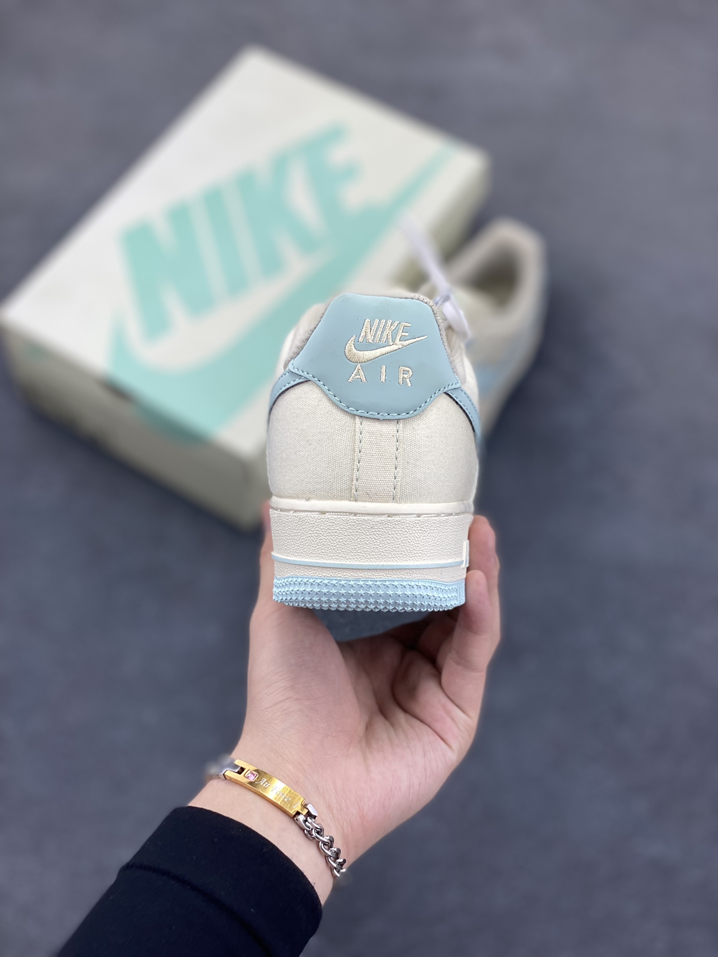 图片[4]-福利特价   NIke Air Force 1 \’07 米冰蓝布面 空军一号低帮休闲板鞋 3m反光 进口牛筋布 原楦头原纸板 纯正空军版型 全掌内置全掌气垫 原盒配件 原厂中底钢印 拉帮完美 货号：TQ1456-277 尺码：36 36.5 37.5 38 38.5 39 40 40.5 41 42 42.5 43 44 44.5 45-选品中心