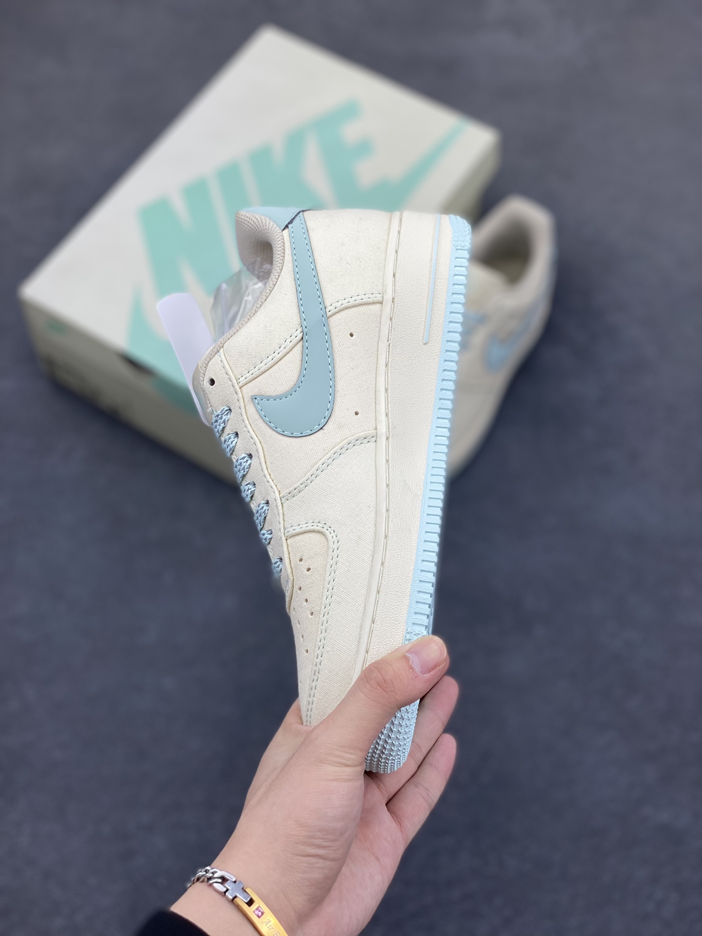 图片[3]-福利特价   NIke Air Force 1 \’07 米冰蓝布面 空军一号低帮休闲板鞋 3m反光 进口牛筋布 原楦头原纸板 纯正空军版型 全掌内置全掌气垫 原盒配件 原厂中底钢印 拉帮完美 货号：TQ1456-277 尺码：36 36.5 37.5 38 38.5 39 40 40.5 41 42 42.5 43 44 44.5 45-选品中心