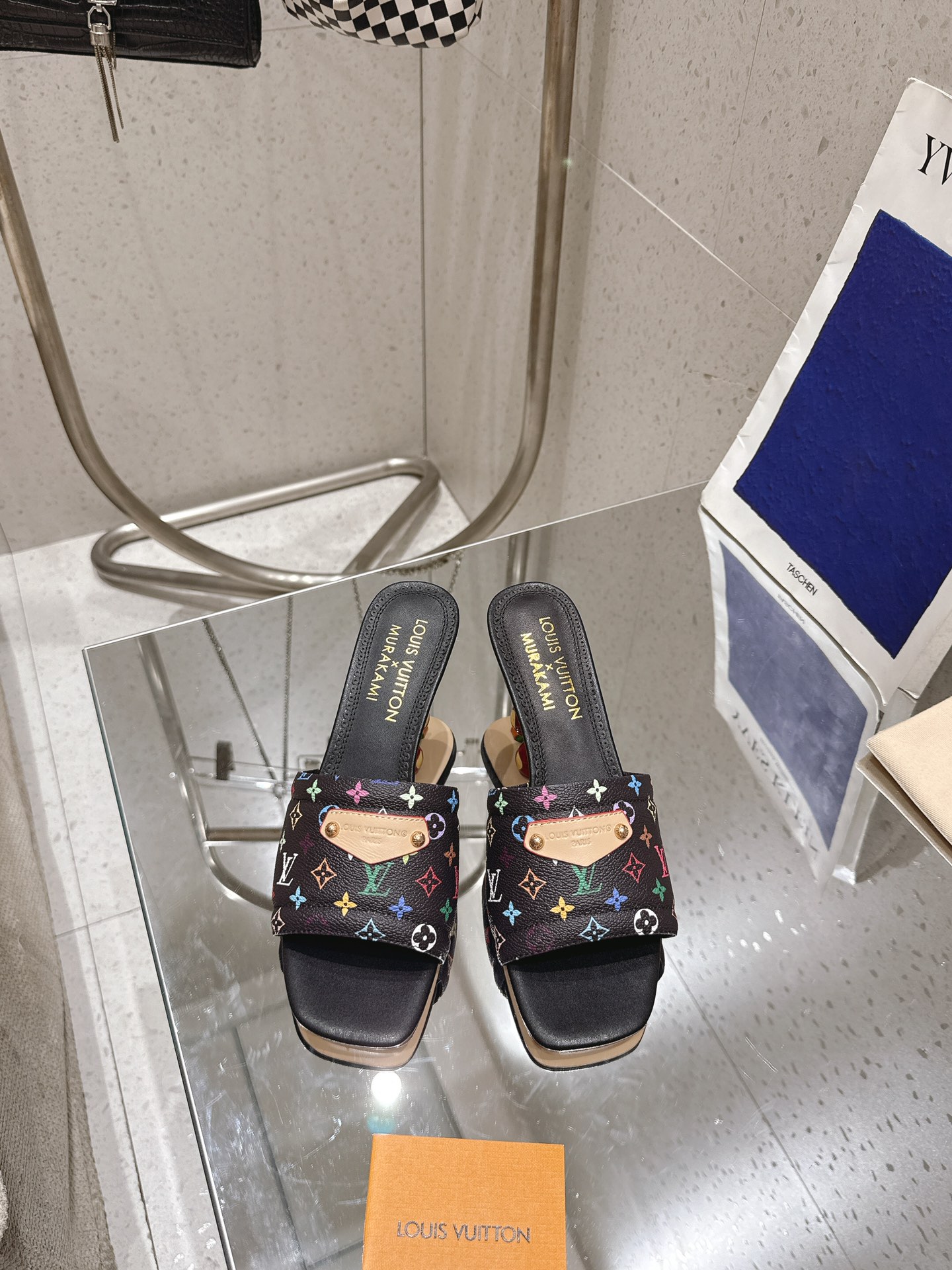 Louis Vuitton Lily Slides SS25 - تعاون Murakami Takashi, تصميم فريد