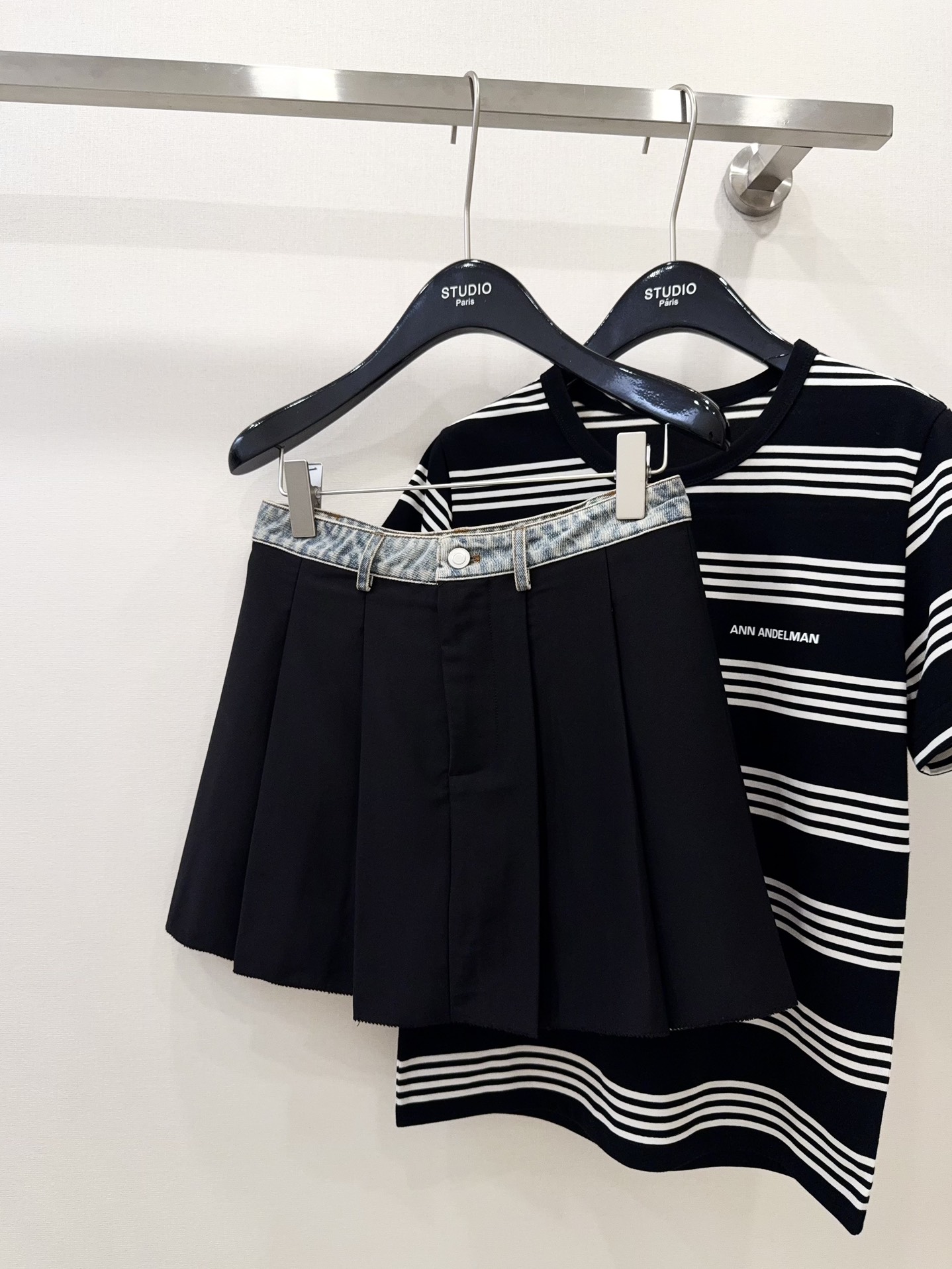 NO:433321,Hang the photo~ The vertical cut micro A-shaped pattern makes the upper body cover the hips and make you look slimmer!  A 2-meter long-legged artifact!  The skirt is just right and can be easily controlled by all heights!  ,,skirts,alexander wang19860909挂拍～ 立裁的微A字版型,上身遮胯又显瘦！ 妥妥的2米大长腿神器！ 裙长也恰到好处,各种身高都能轻松驾驭！,,skirts,alexander wang,Women's clothing