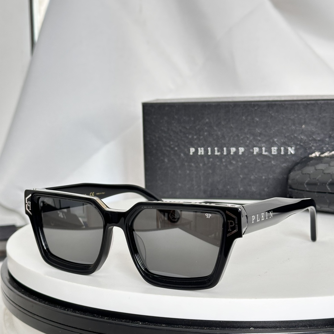  ‼️PHILIPP PLEIN 
采用进口板材切割抛光处理
光泽感满满～
加厚的板料使眼镜更加立体
M