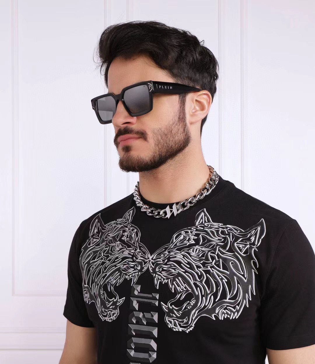  ‼️PHILIPP PLEIN 
采用进口板材切割抛光处理
光泽感满满～
加厚的板料使眼镜更加立体
M