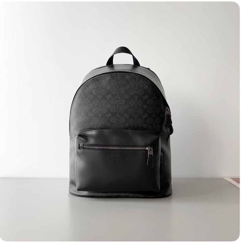 Coach 新品CV925 。 老花varsity。男士新款west双肩包，书包背包旅行包 ，尺寸约：长33*高43*宽16cm