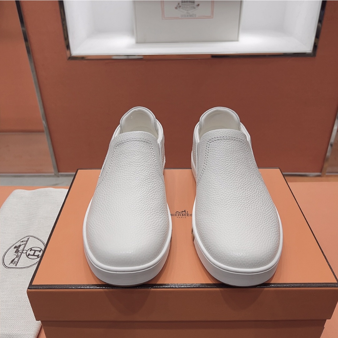 NO:414788,herme…s ss25new arrival~ Hot couples style for counters, the first choice for H home delivery!  It is a classic Hermes model and it will be released in many colors every season. It is definitely one of the most worth buying gifts. I have met a male and female goddess! Don’t miss it!  !  He is super light and comfortable. He is not tired after walking for a long time and is not expensive. Top quality products 35-44, can be customized 45 46. Men's 20, loafers, hermes, hermes, loafers19860909herme…s ss25new arrival～ 专柜大热情侣款,H家配货首选鞋履！ 是爱马仕经典款 每一季都会出很多颜色 绝对是最值得买的配货之一 有遇到的男神女神!真的不要错过！！ 他超轻、超舒适 走久不累、价格不贵 顶级精品 35-44,可定做45 46 男款20,乐福鞋,hermes,hermes,loafers,Women's Shoes