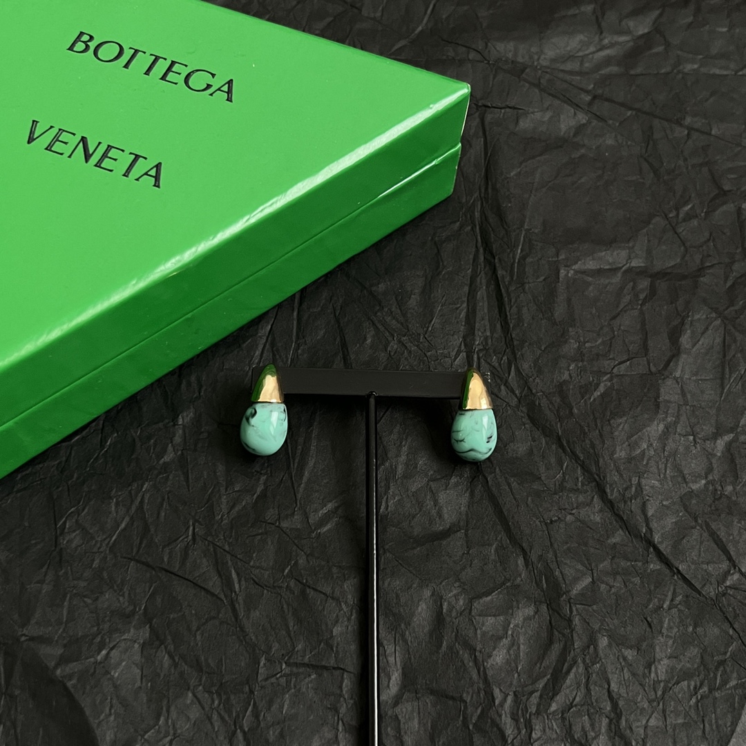 New Bottega Veneta BV Collection: Metal Details and French Elegance Shine - 图片 4