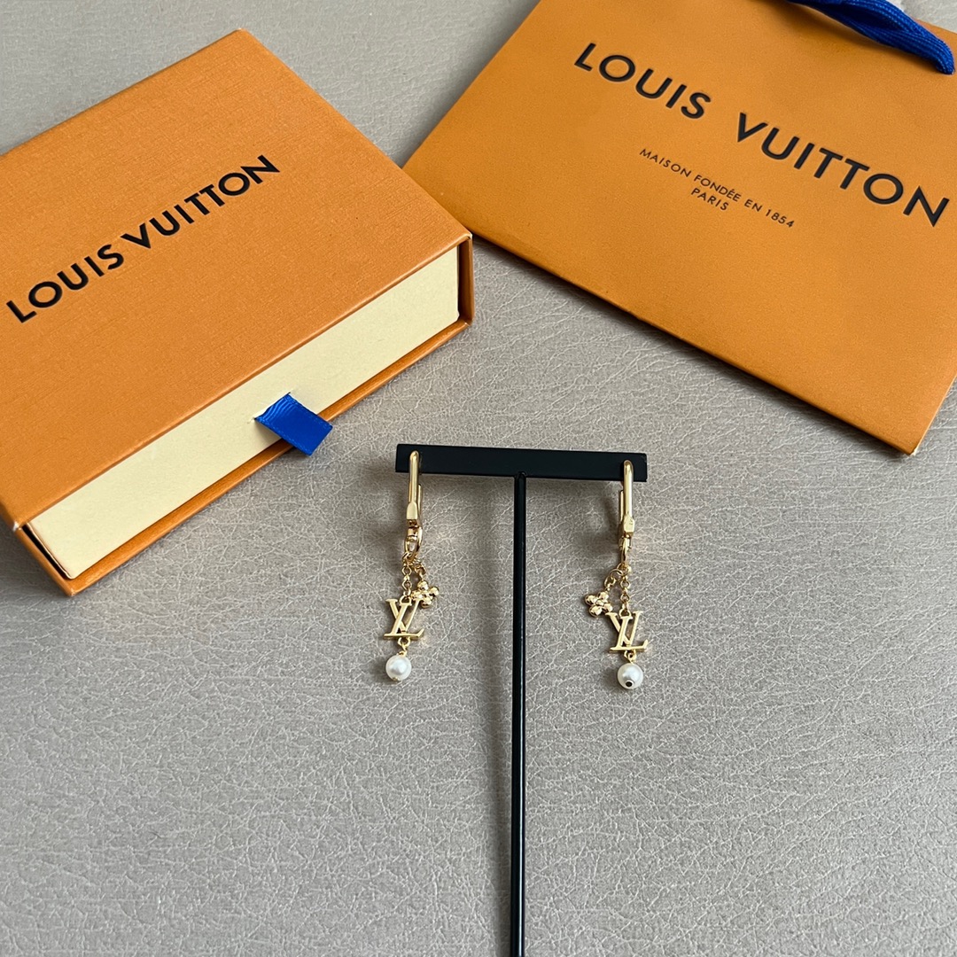 【】原单货 LV 耳钉🔹🔹Louis Vuitton 路易威登 🔹专柜一致材质 火爆款出货 设计独特 复