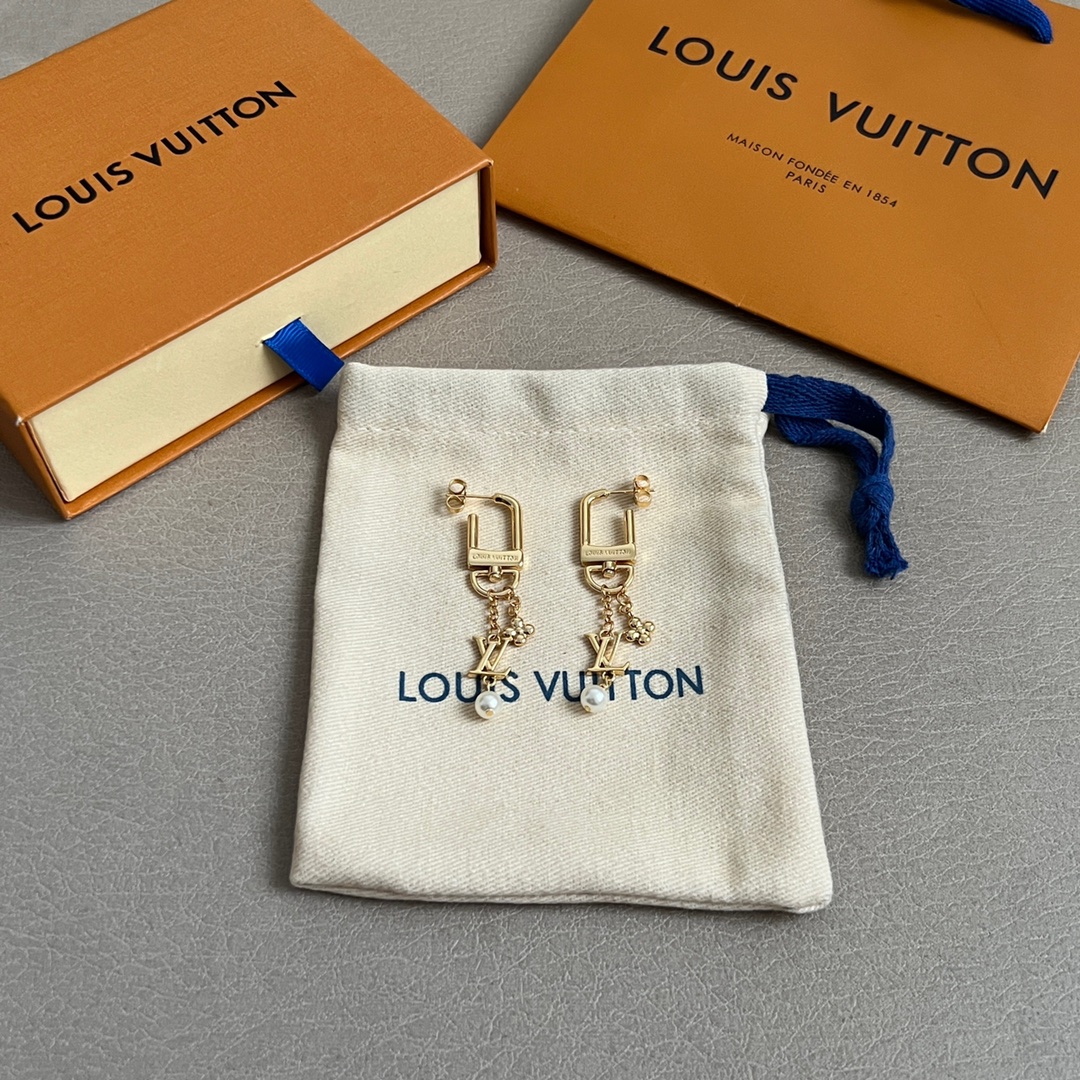 【】原单货 LV 耳钉🔹🔹Louis Vuitton 路易威登 🔹专柜一致材质 火爆款出货 设计独特 复