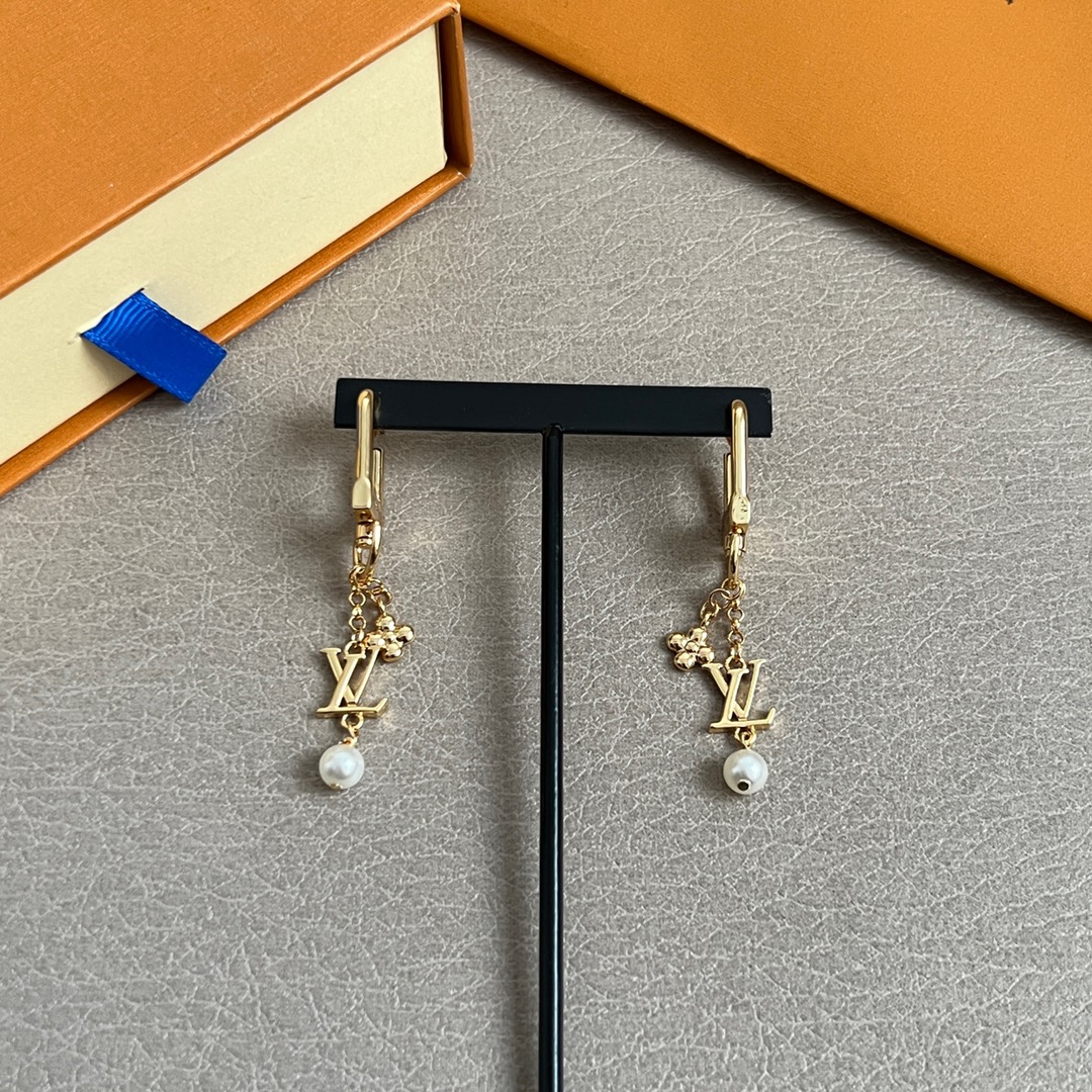 【】原单货 LV 耳钉🔹🔹Louis Vuitton 路易威登 🔹专柜一致材质 火爆款出货 设计独特 复