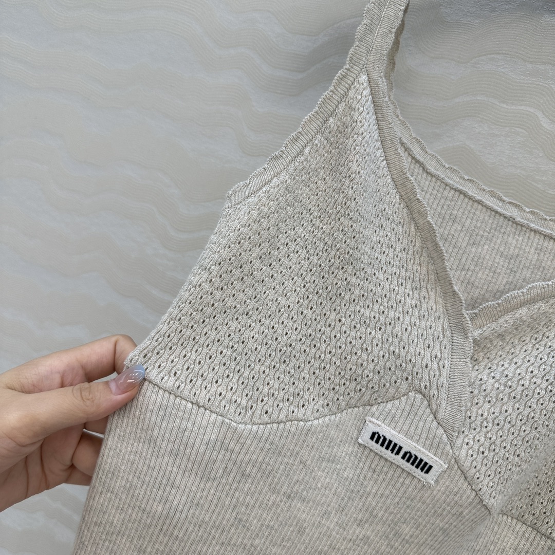 独家首发❤️原单品质miu系少女穿搭，时髦尖子生减龄针织抹肩小吊带！超级叠搭神器！18针进口纯棉纱线！气