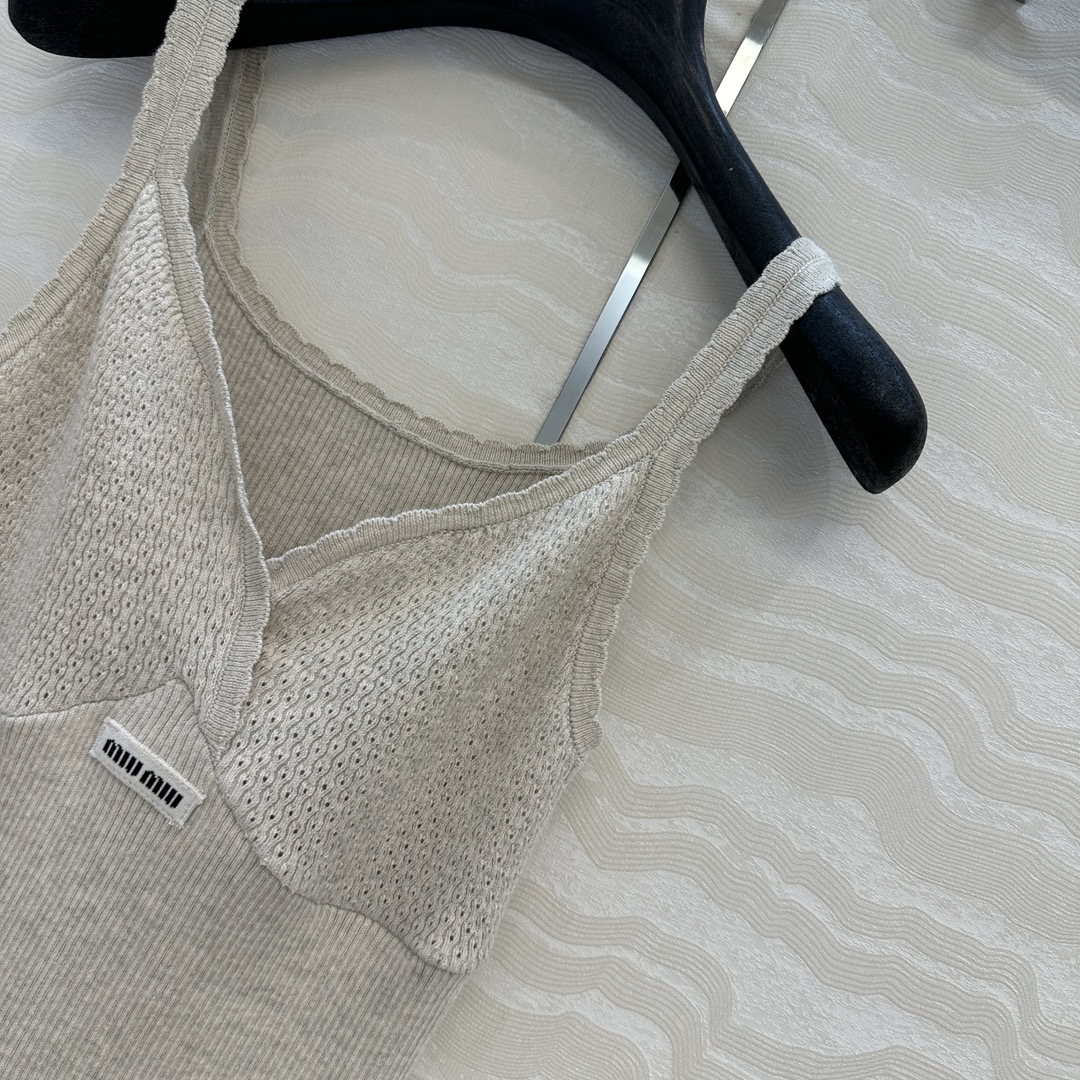 独家首发❤️原单品质miu系少女穿搭，时髦尖子生减龄针织抹肩小吊带！超级叠搭神器！18针进口纯棉纱线！气