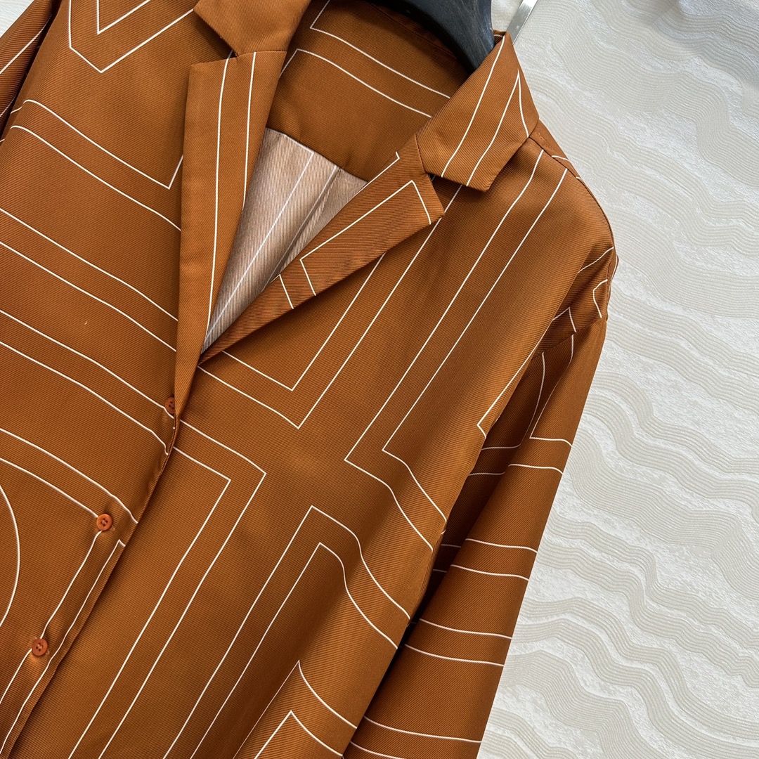 独家首发❤️原单品质，TM长期主义，高智感穿搭，线条字母定位印花真丝大衬衫，落肩翻领宽松版慵懒随性的高级