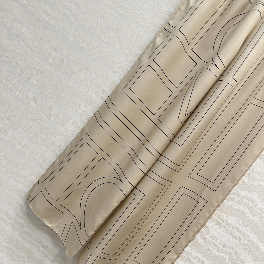 独家首发❤️原单品质，TM长期主义，高智感穿搭，线条字母定位印花真丝阔腿直筒裤。慵懒随性的高级气息！进口