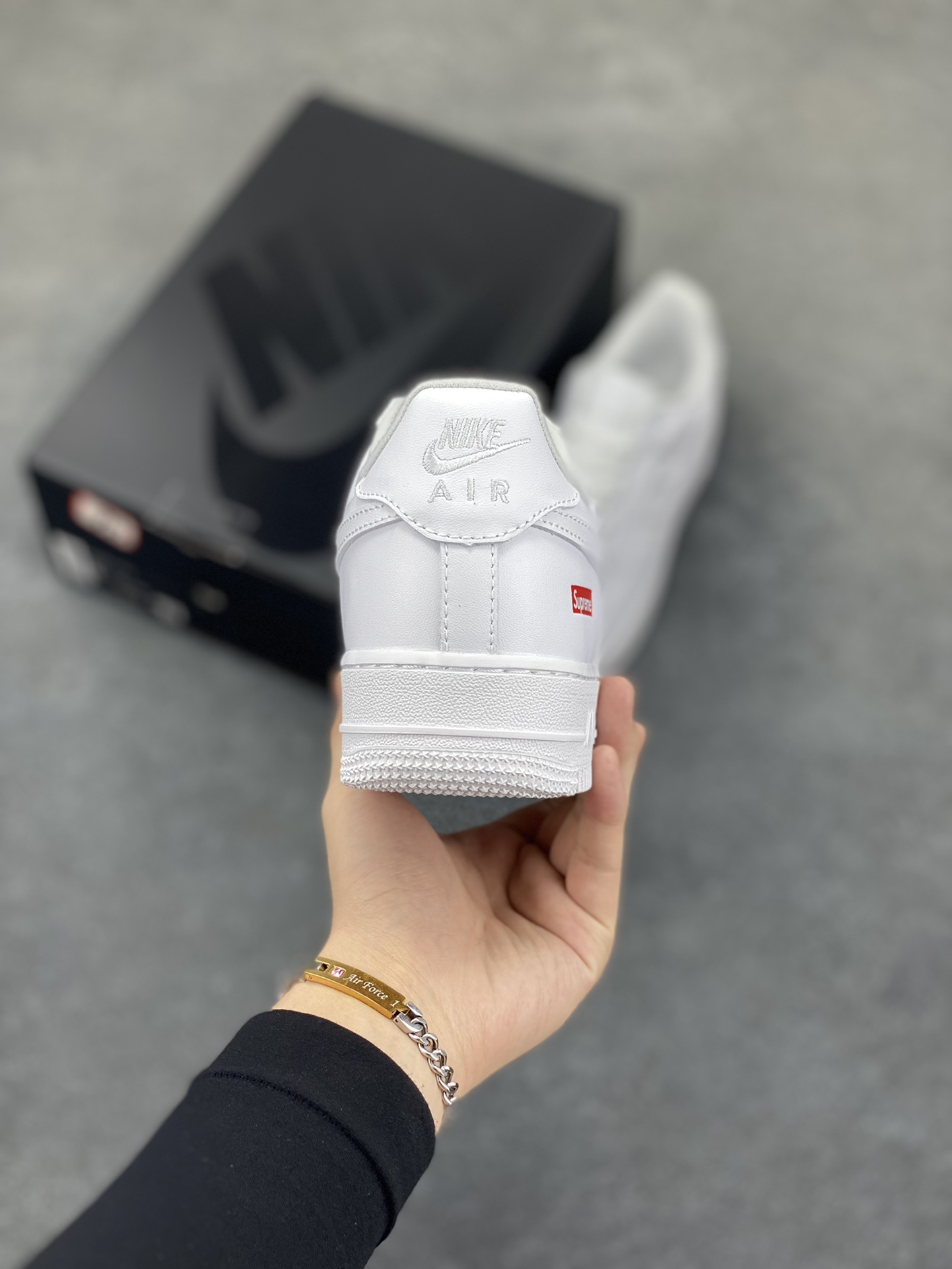 图片[4]-Nike Air Force 1 Low Supreme联名 空军一号低帮运动休闲板鞋 原楦头原纸板 打造纯正空军版型 专注外贸渠道 全掌内置蜂窝气垫 原盒配件 原厂中底钢印、拉帮完美 货号：CU9225-100 尺码：35.5 36 36.5 37.5 38 38.5 39 40 40.5 41 42 42.5 43 44 44.5 45 46-选品中心