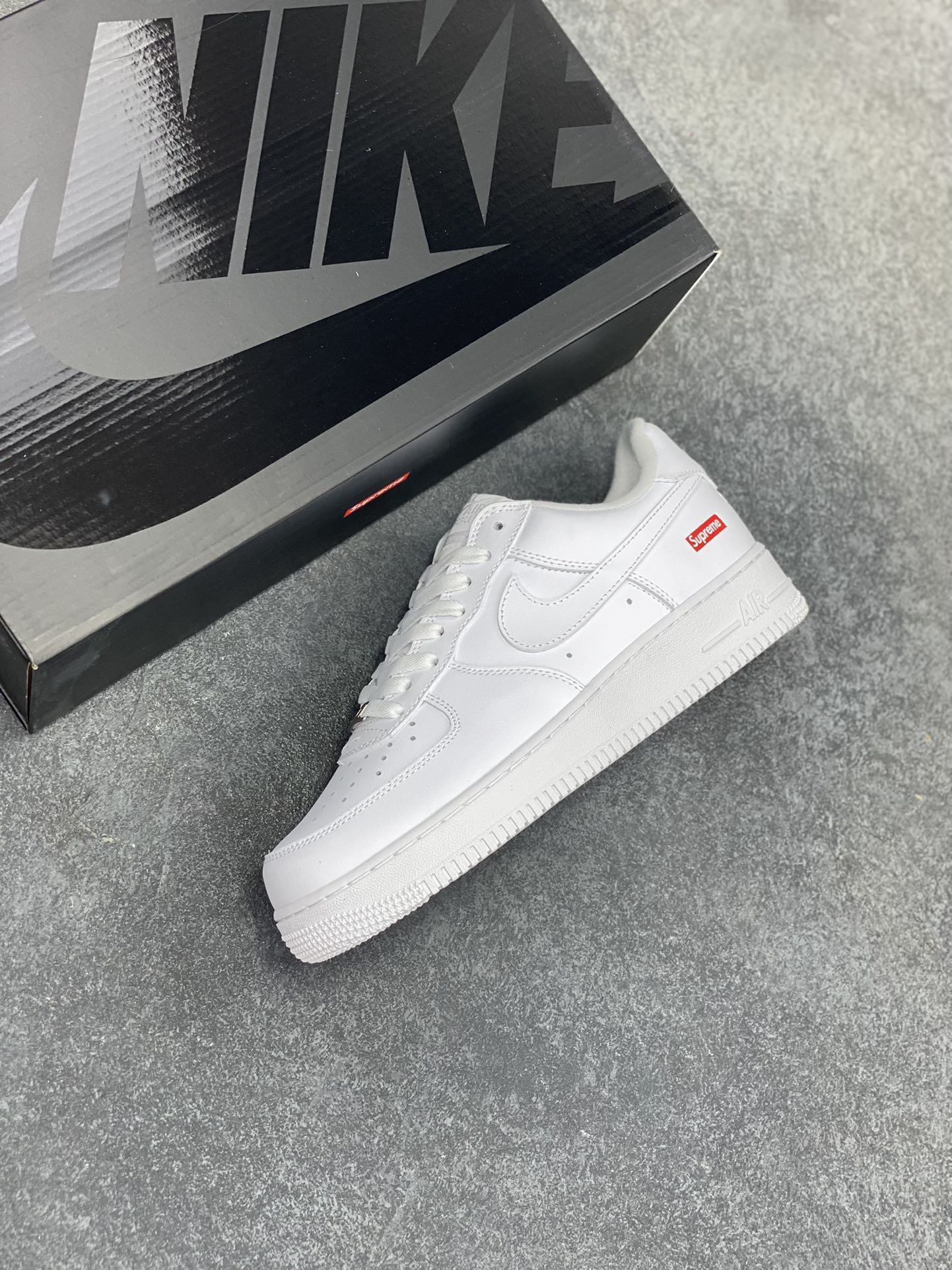 图片[7]-Nike Air Force 1 Low Supreme联名 空军一号低帮运动休闲板鞋 原楦头原纸板 打造纯正空军版型 专注外贸渠道 全掌内置蜂窝气垫 原盒配件 原厂中底钢印、拉帮完美 货号：CU9225-100 尺码：35.5 36 36.5 37.5 38 38.5 39 40 40.5 41 42 42.5 43 44 44.5 45 46-选品中心