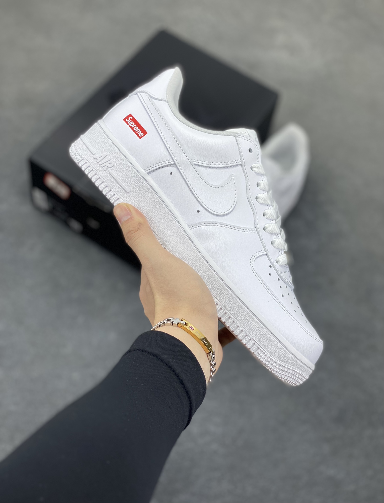 Nike Air Force 1 Low Supreme联名 空军一号低帮运动休闲板鞋 原楦头原纸板 打造纯正空军版型 专注外贸渠道 全掌内置蜂窝气垫 原盒配件 原厂中底钢印、拉帮完美 货号:CU9225-100 尺码:35.5 36 36.5 37.5 38 38.5 39 40 40.5 41 42 42.5 43 44 44.5 45 46-选品中心