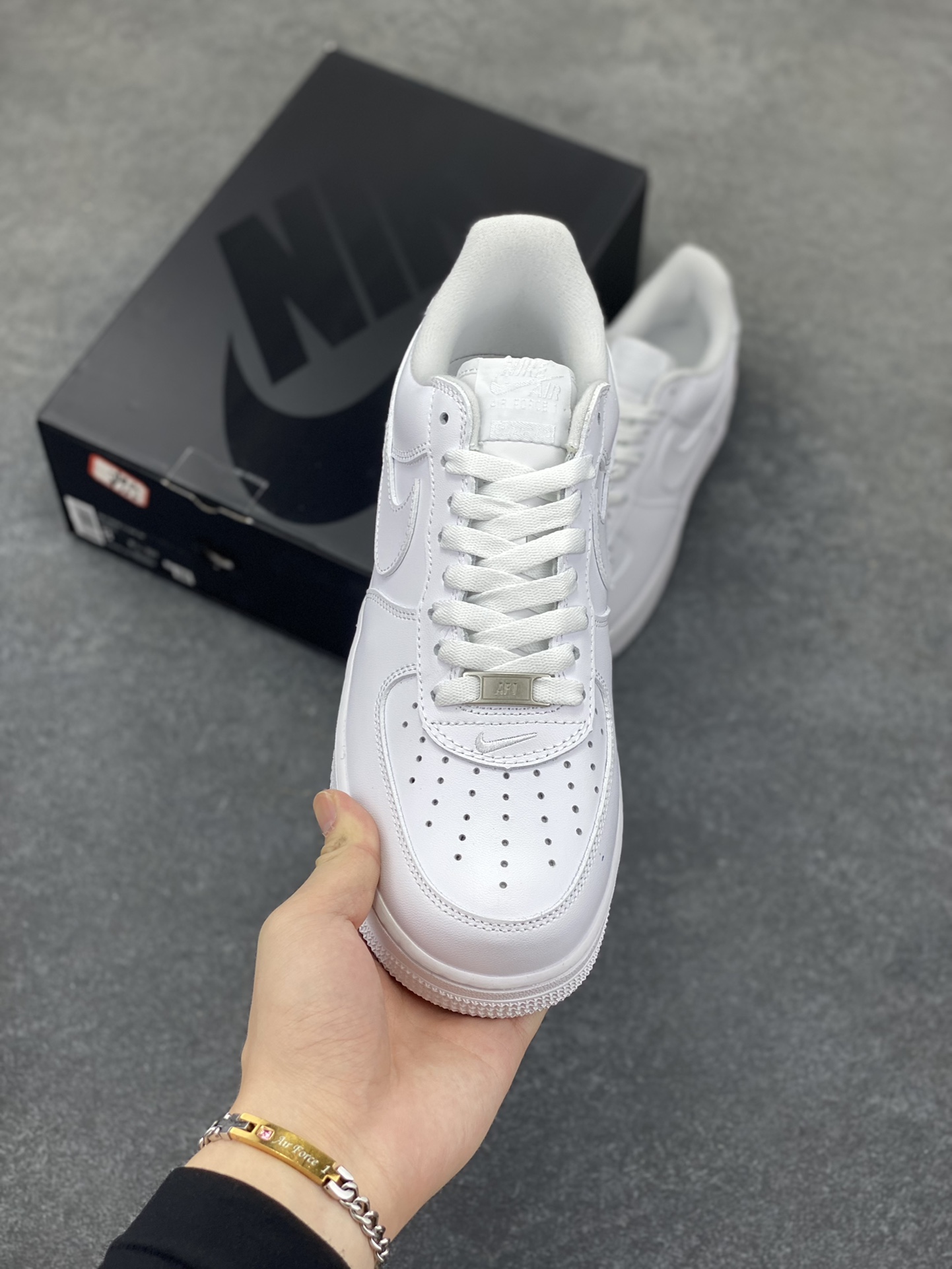 图片[2]-Nike Air Force 1 Low Supreme联名 空军一号低帮运动休闲板鞋 原楦头原纸板 打造纯正空军版型 专注外贸渠道 全掌内置蜂窝气垫 原盒配件 原厂中底钢印、拉帮完美 货号：CU9225-100 尺码：35.5 36 36.5 37.5 38 38.5 39 40 40.5 41 42 42.5 43 44 44.5 45 46-选品中心