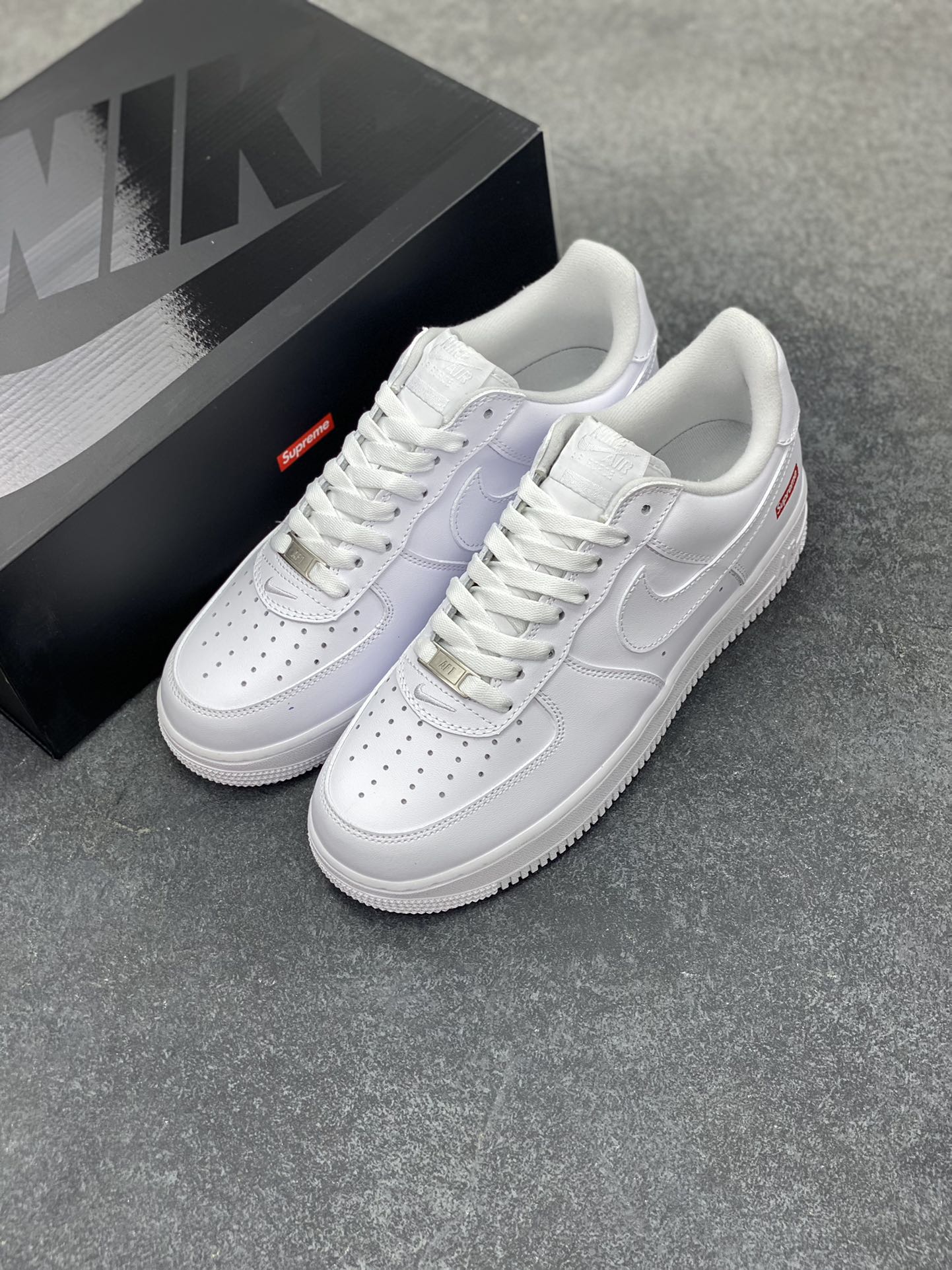 图片[8]-Nike Air Force 1 Low Supreme联名 空军一号低帮运动休闲板鞋 原楦头原纸板 打造纯正空军版型 专注外贸渠道 全掌内置蜂窝气垫 原盒配件 原厂中底钢印、拉帮完美 货号：CU9225-100 尺码：35.5 36 36.5 37.5 38 38.5 39 40 40.5 41 42 42.5 43 44 44.5 45 46-选品中心