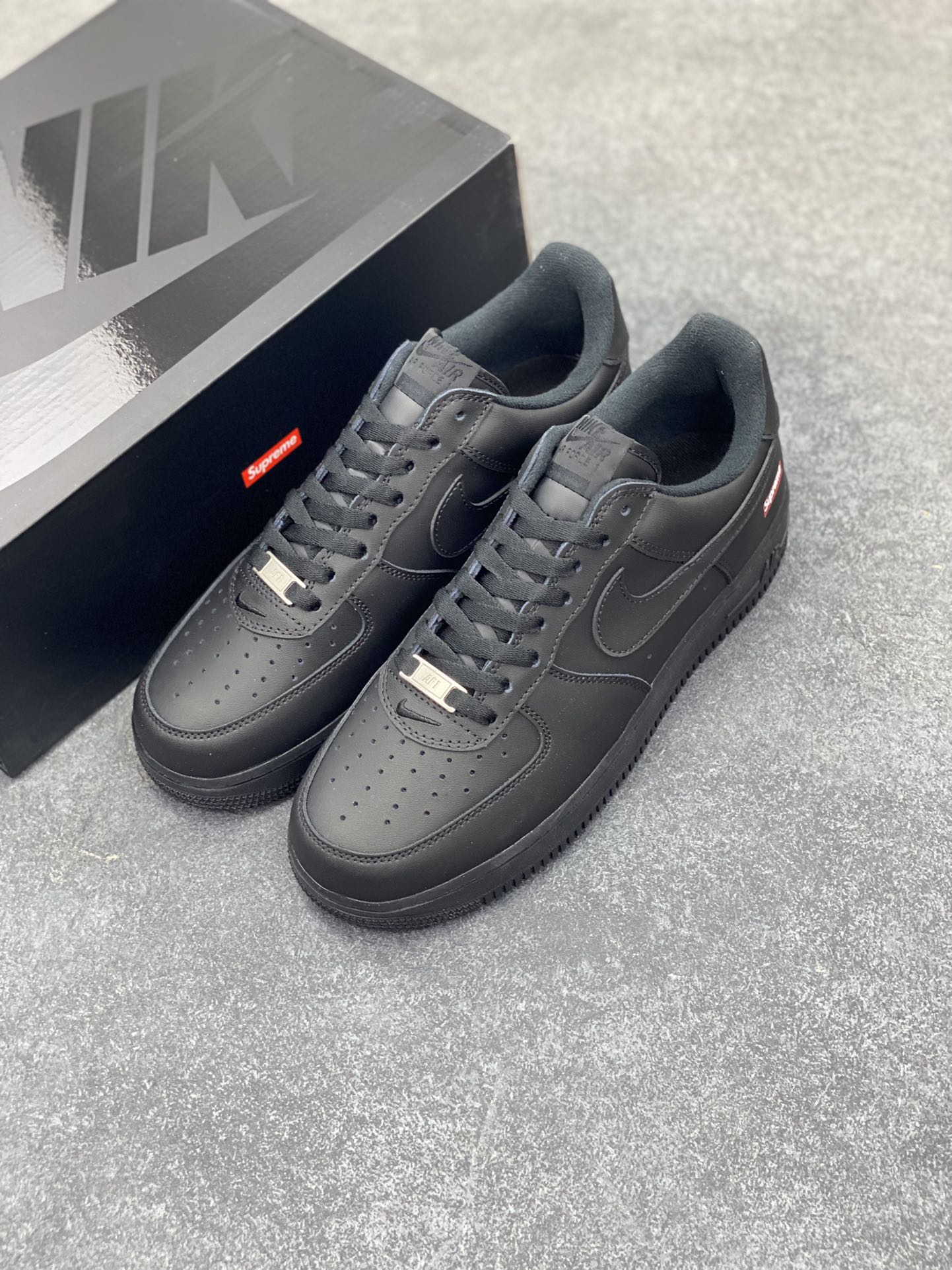图片[8]-Nike Air Force 1 Low Supreme联名 空军一号低帮运动休闲板鞋 原楦头原纸板 打造纯正空军版型 专注外贸渠道 全掌内置蜂窝气垫 原盒配件 原厂中底钢印、拉帮完美 货号：CU9225-001 尺码：35.5 36 36.5 37.5 38 38.5 39 40 40.5 41 42 42.5 43 44 44.5 45 46-选品中心