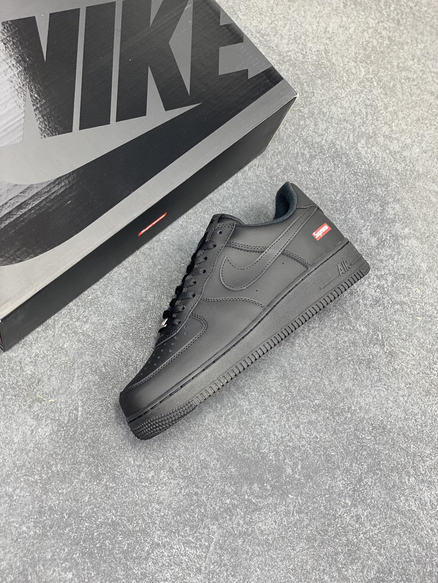 图片[7]-Nike Air Force 1 Low Supreme联名 空军一号低帮运动休闲板鞋 原楦头原纸板 打造纯正空军版型 专注外贸渠道 全掌内置蜂窝气垫 原盒配件 原厂中底钢印、拉帮完美 货号：CU9225-001 尺码：35.5 36 36.5 37.5 38 38.5 39 40 40.5 41 42 42.5 43 44 44.5 45 46-选品中心
