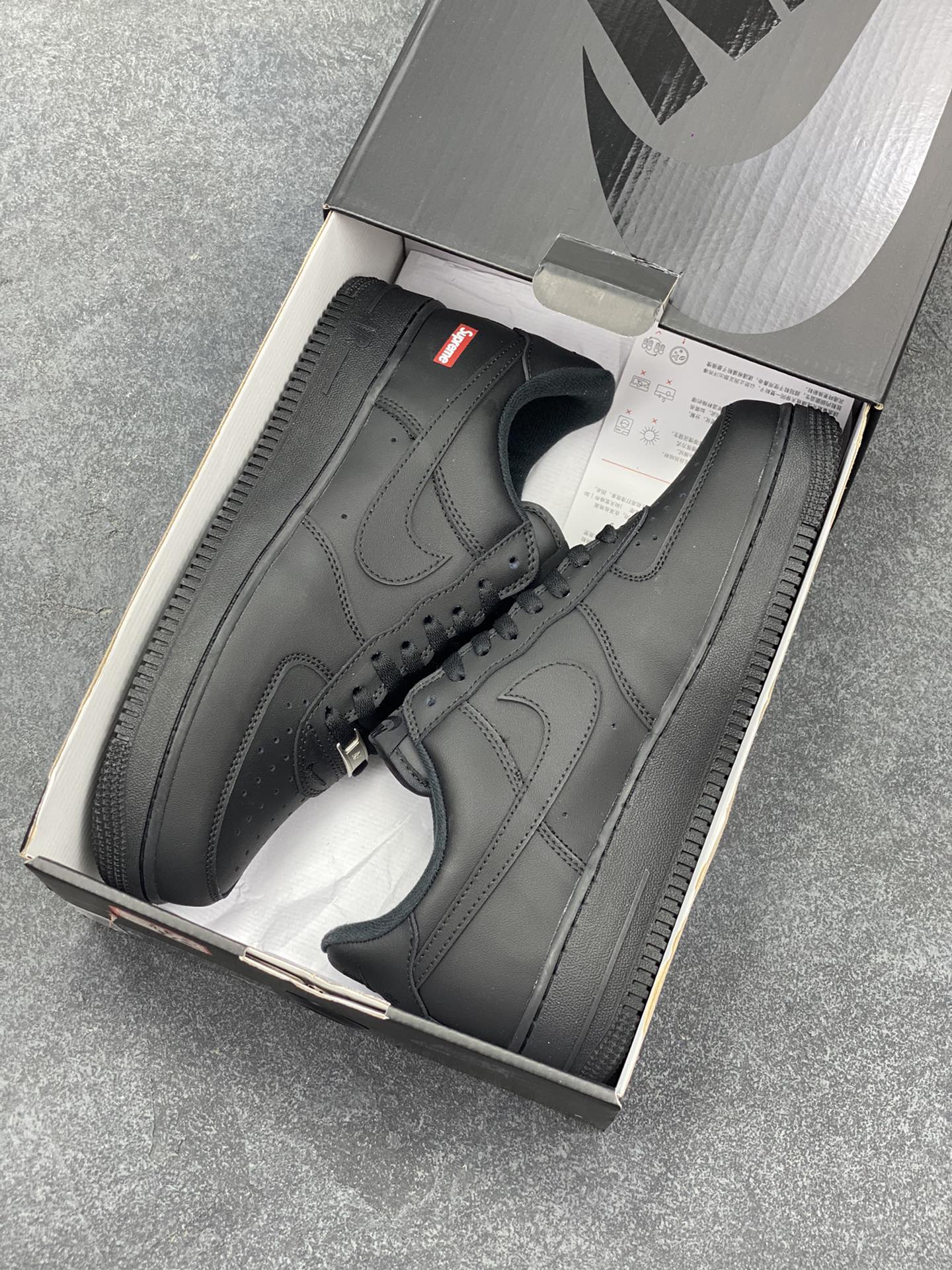 图片[9]-Nike Air Force 1 Low Supreme联名 空军一号低帮运动休闲板鞋 原楦头原纸板 打造纯正空军版型 专注外贸渠道 全掌内置蜂窝气垫 原盒配件 原厂中底钢印、拉帮完美 货号：CU9225-001 尺码：35.5 36 36.5 37.5 38 38.5 39 40 40.5 41 42 42.5 43 44 44.5 45 46-选品中心