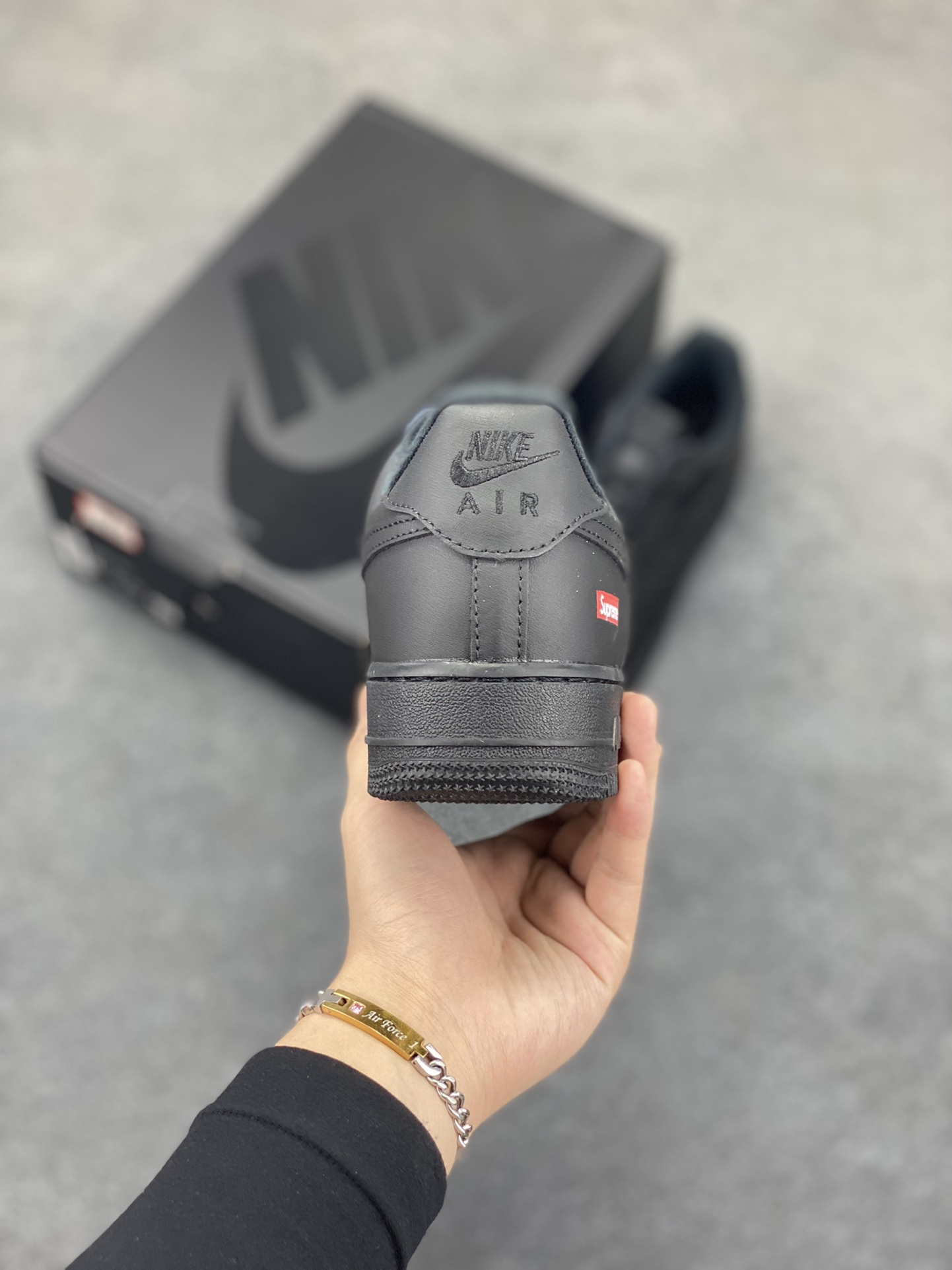 图片[4]-Nike Air Force 1 Low Supreme联名 空军一号低帮运动休闲板鞋 原楦头原纸板 打造纯正空军版型 专注外贸渠道 全掌内置蜂窝气垫 原盒配件 原厂中底钢印、拉帮完美 货号：CU9225-001 尺码：35.5 36 36.5 37.5 38 38.5 39 40 40.5 41 42 42.5 43 44 44.5 45 46-选品中心