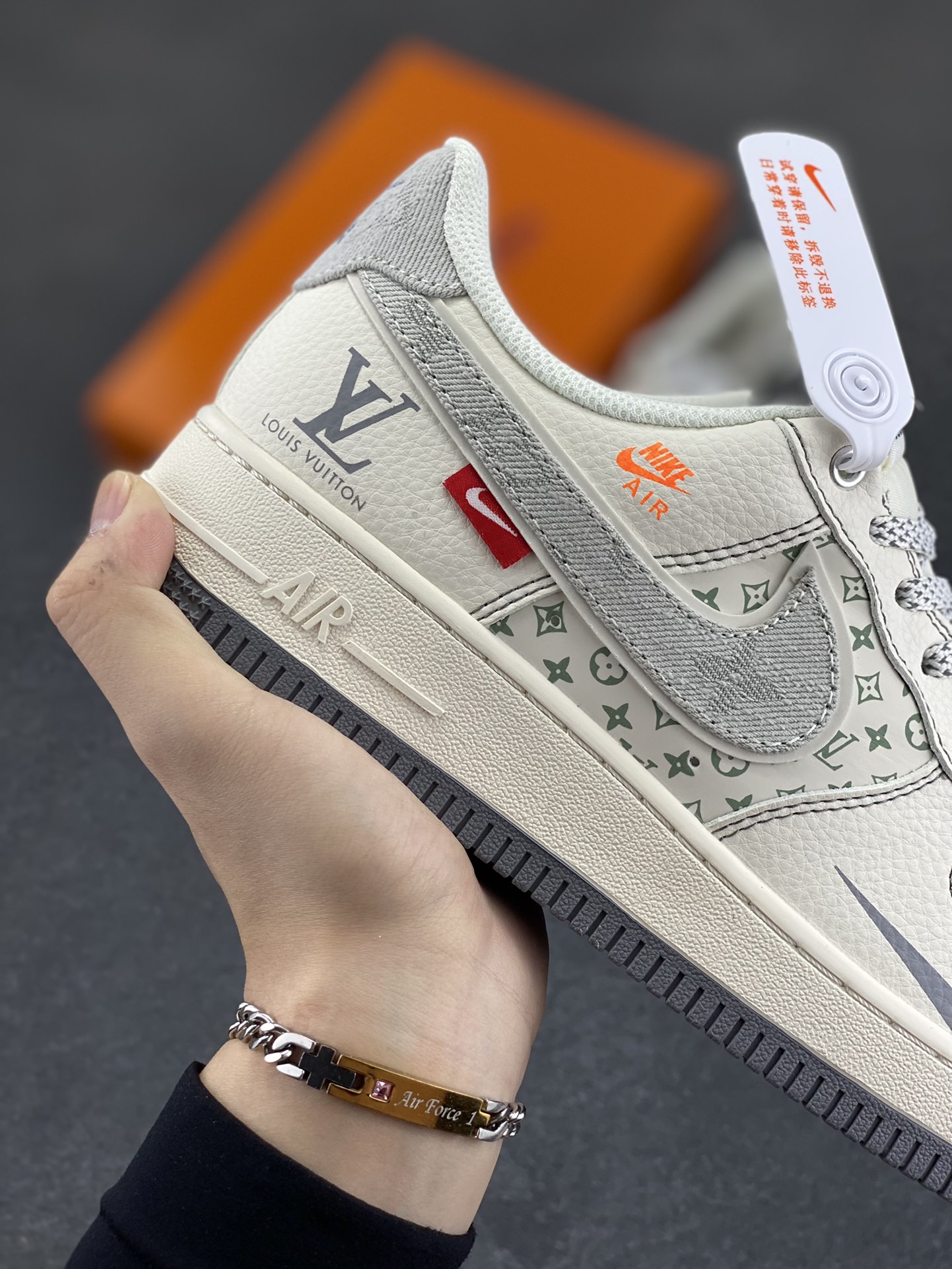图片[6]-NIke Air Force 1 \’07 Low “LV联名——灰布勾灰底”空军一号 低帮 运动鞋 休闲鞋 折边针车 工艺难度大 原楦头原纸板 原装鞋盒 定制五金配件 内置全掌气垫 原厂鞋底 货号：YX5066-346 尺码：36 36.5 37.5 38 38.5 39 40 40.5 41 42 42.5 43 44 44.5 45-选品中心