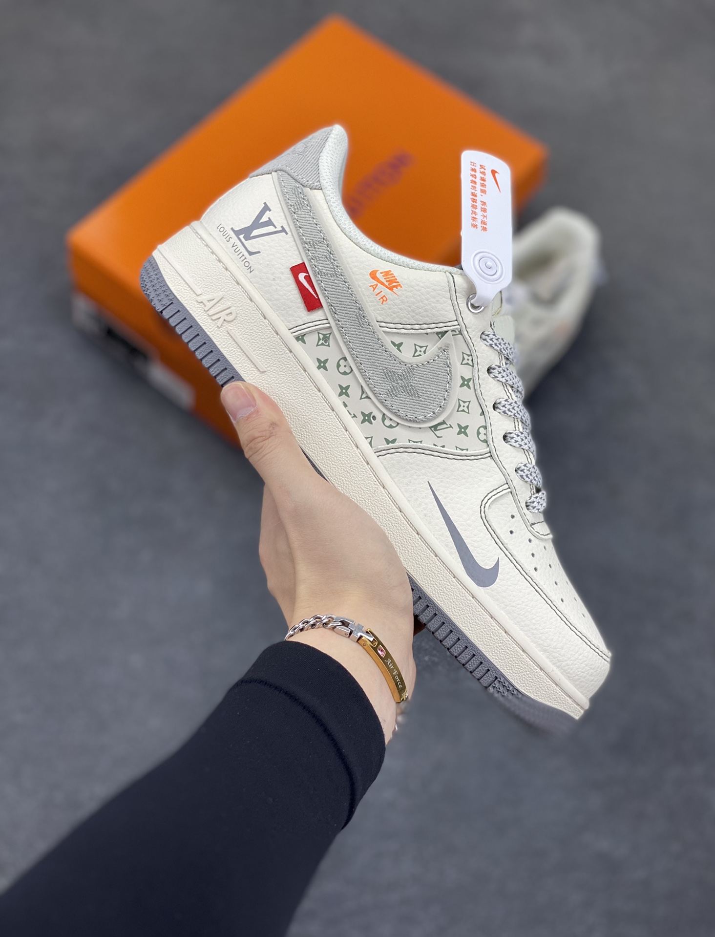 NIke Air Force 1 \'07 Low “LV联名——灰布勾灰底”空军一号 低帮 运动鞋 休闲鞋 折边针车 工艺难度大 原楦头原纸板 原装鞋盒 定制五金配件 内置全掌气垫 原厂鞋底 货号：YX5066-346 尺码：36 36.5 37.5 38 38.5 39 40 40.5 41 42 42.5 43 44 44.5 45-选品中心