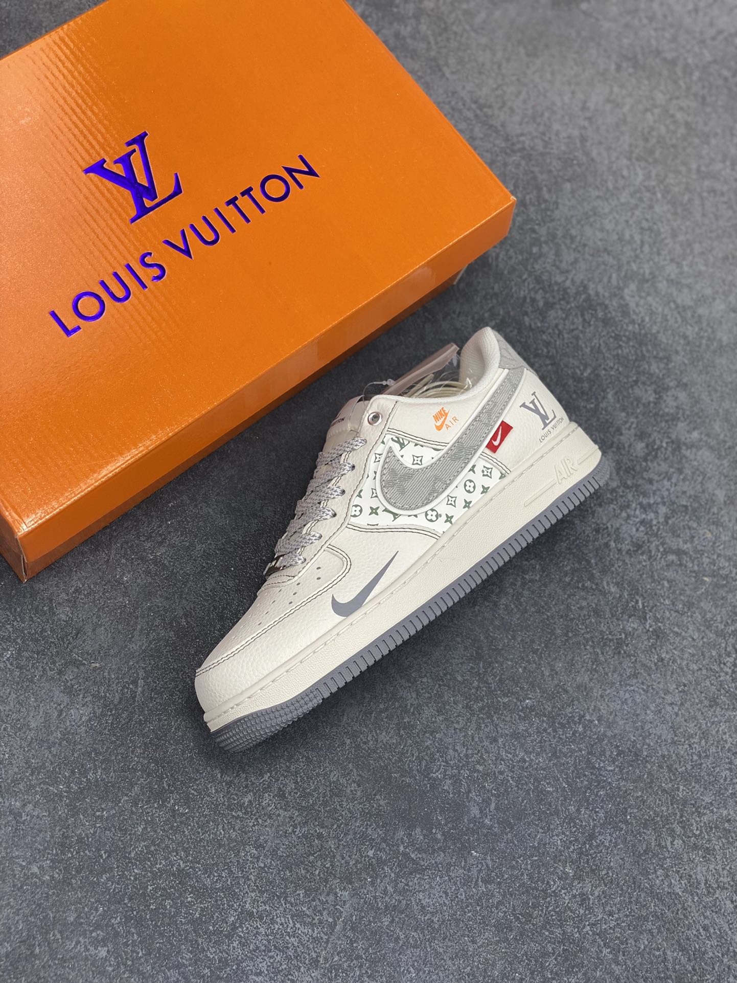 图片[7]-NIke Air Force 1 \’07 Low “LV联名——灰布勾灰底”空军一号 低帮 运动鞋 休闲鞋 折边针车 工艺难度大 原楦头原纸板 原装鞋盒 定制五金配件 内置全掌气垫 原厂鞋底 货号：YX5066-346 尺码：36 36.5 37.5 38 38.5 39 40 40.5 41 42 42.5 43 44 44.5 45-选品中心