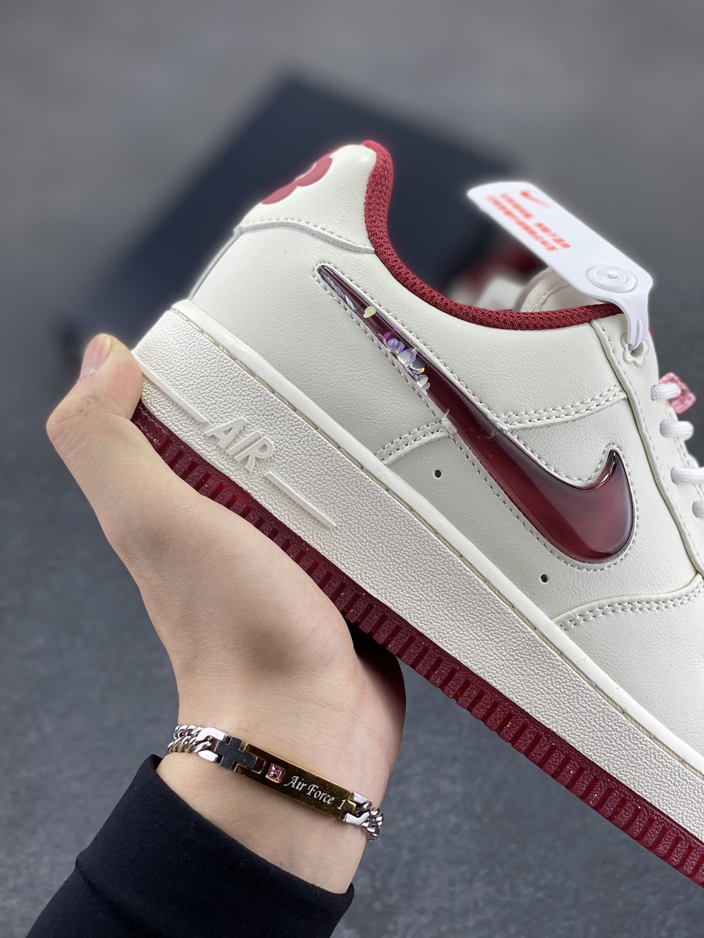 图片[6]-福利特价 Air Force 1 ‘07 Low 新款情人节 原楦头原纸板 打造纯正空军版型 #专注外贸渠道 全掌内置蜂窝气垫 #原盒配件 原厂中底钢印、拉帮完美 货号：FD5068-161 尺码：35.5 36 36.5 37.5 38 38.5 39 40 40.5 41 42-选品中心