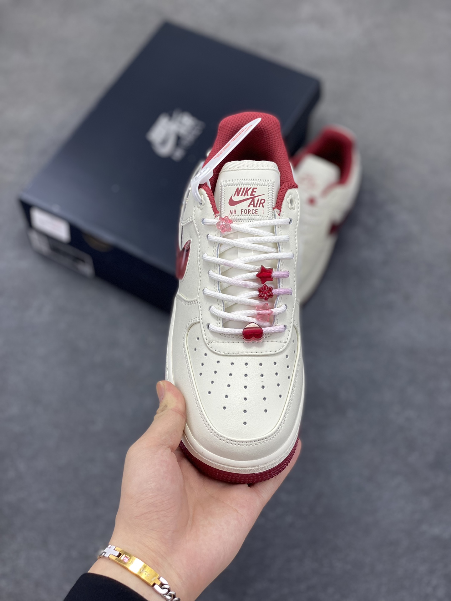 图片[2]-福利特价 Air Force 1 ‘07 Low 新款情人节 原楦头原纸板 打造纯正空军版型 #专注外贸渠道 全掌内置蜂窝气垫 #原盒配件 原厂中底钢印、拉帮完美 货号：FD5068-161 尺码：35.5 36 36.5 37.5 38 38.5 39 40 40.5 41 42-选品中心