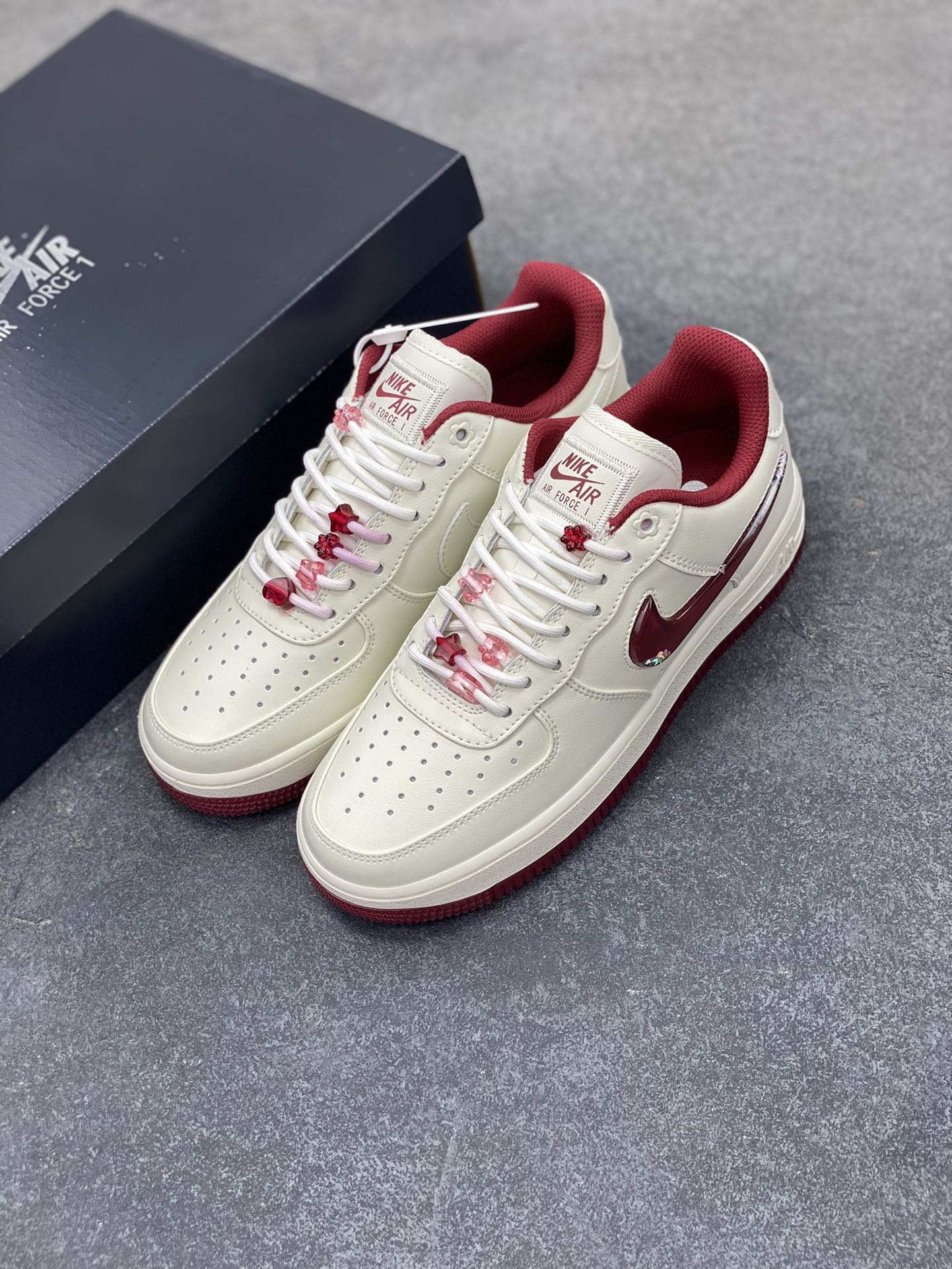 图片[8]-福利特价 Air Force 1 ‘07 Low 新款情人节 原楦头原纸板 打造纯正空军版型 #专注外贸渠道 全掌内置蜂窝气垫 #原盒配件 原厂中底钢印、拉帮完美 货号：FD5068-161 尺码：35.5 36 36.5 37.5 38 38.5 39 40 40.5 41 42-选品中心