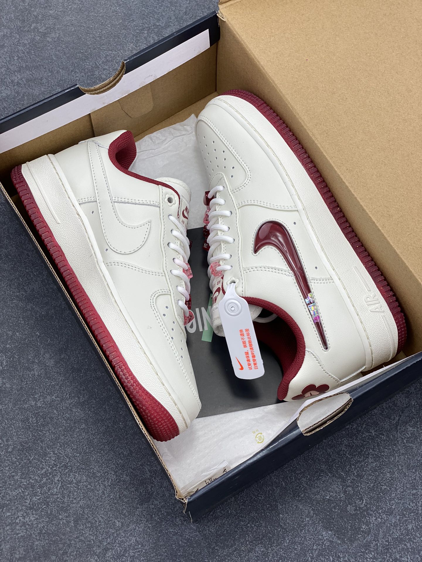 图片[9]-福利特价 Air Force 1 ‘07 Low 新款情人节 原楦头原纸板 打造纯正空军版型 #专注外贸渠道 全掌内置蜂窝气垫 #原盒配件 原厂中底钢印、拉帮完美 货号：FD5068-161 尺码：35.5 36 36.5 37.5 38 38.5 39 40 40.5 41 42-选品中心