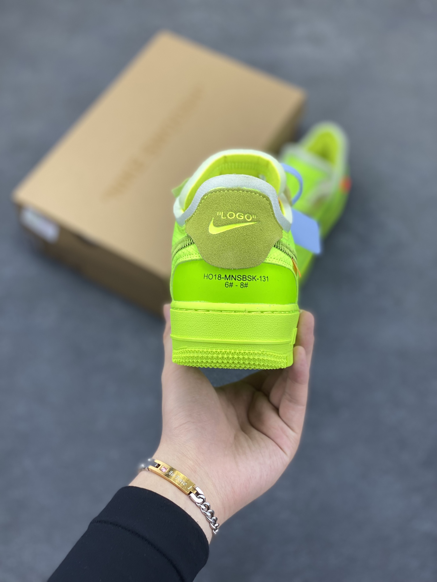 图片[4]-福利特价 夺人眼球Off-White x Nike Air Force 1 Low \”Volt\” 2.0空军一号经典百搭低帮休闲运动板鞋“OW荧光绿黑”Off-White™与 NikeLab 最新打造的 Air Force 1 Low 全新配色「Volt」，Air Force 1 Low 的鞋身与中底将被换上夺目的荧光绿色调，以签名式的橘红色 “Zip-Tie” 和 “AIR” 字样点缀 货号：AO4606-700 尺码：35.5 36 36.5 37.5 38 38.5 39 40 40.5 41 42 42.5 43 44 44.5 45 46-选品中心