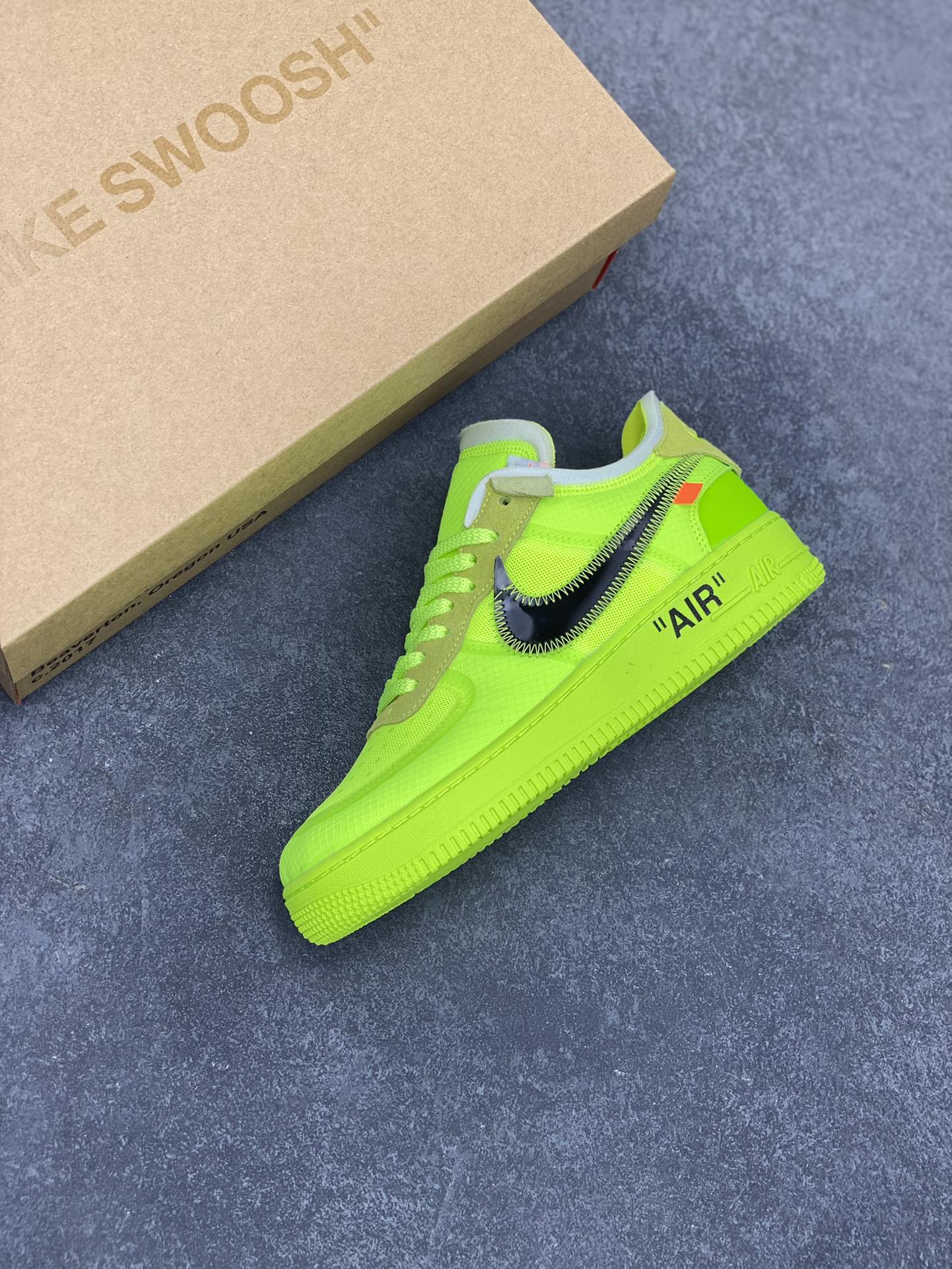 图片[7]-福利特价 夺人眼球Off-White x Nike Air Force 1 Low \”Volt\” 2.0空军一号经典百搭低帮休闲运动板鞋“OW荧光绿黑”Off-White™与 NikeLab 最新打造的 Air Force 1 Low 全新配色「Volt」，Air Force 1 Low 的鞋身与中底将被换上夺目的荧光绿色调，以签名式的橘红色 “Zip-Tie” 和 “AIR” 字样点缀 货号：AO4606-700 尺码：35.5 36 36.5 37.5 38 38.5 39 40 40.5 41 42 42.5 43 44 44.5 45 46-选品中心