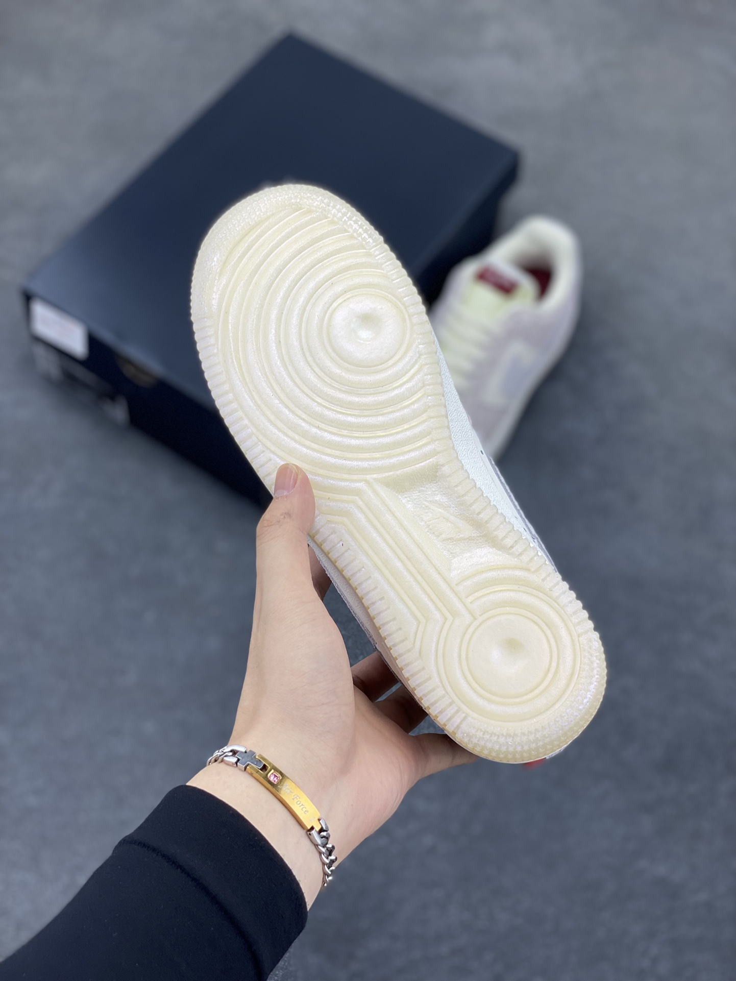 图片[5]-福利特价 Air Force 1 \’07 Low 米白粉龙年 原楦头原纸板 打造纯正空军版型 #专注外贸渠道 全掌内置蜂窝气垫 #原盒配件 原厂中底钢印、拉帮完美 货号：FZ5066-111 尺码：36 36.5 37.5 38 38.5 39 40 40.5 41 42 42.5 43 44 44.5 45-选品中心