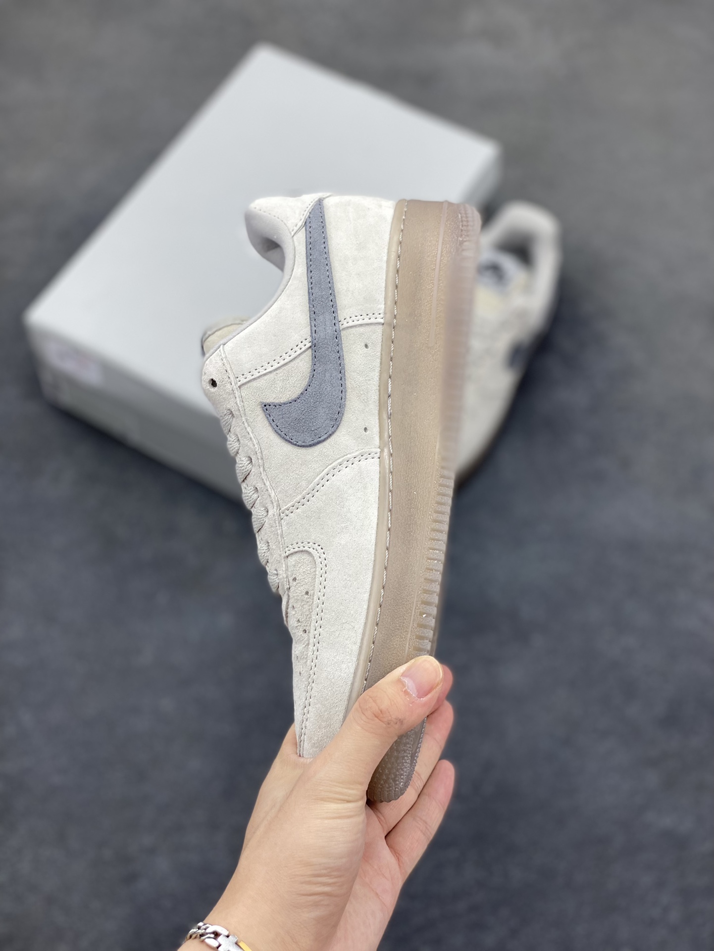图片[3]-福利特价 Air Force 1 ‘07 Low 卫冕冠军 原楦头原纸板 打造纯正空军版型 #专注外贸渠道 全掌内置蜂窝气垫 #原盒配件 原厂中底钢印、拉帮完美 货号：AA1117-118 尺码：35.5 36 36.5 37.5 38 38.5 39 40 40.5 41 42 42.5 43 44 44.5 45-选品中心