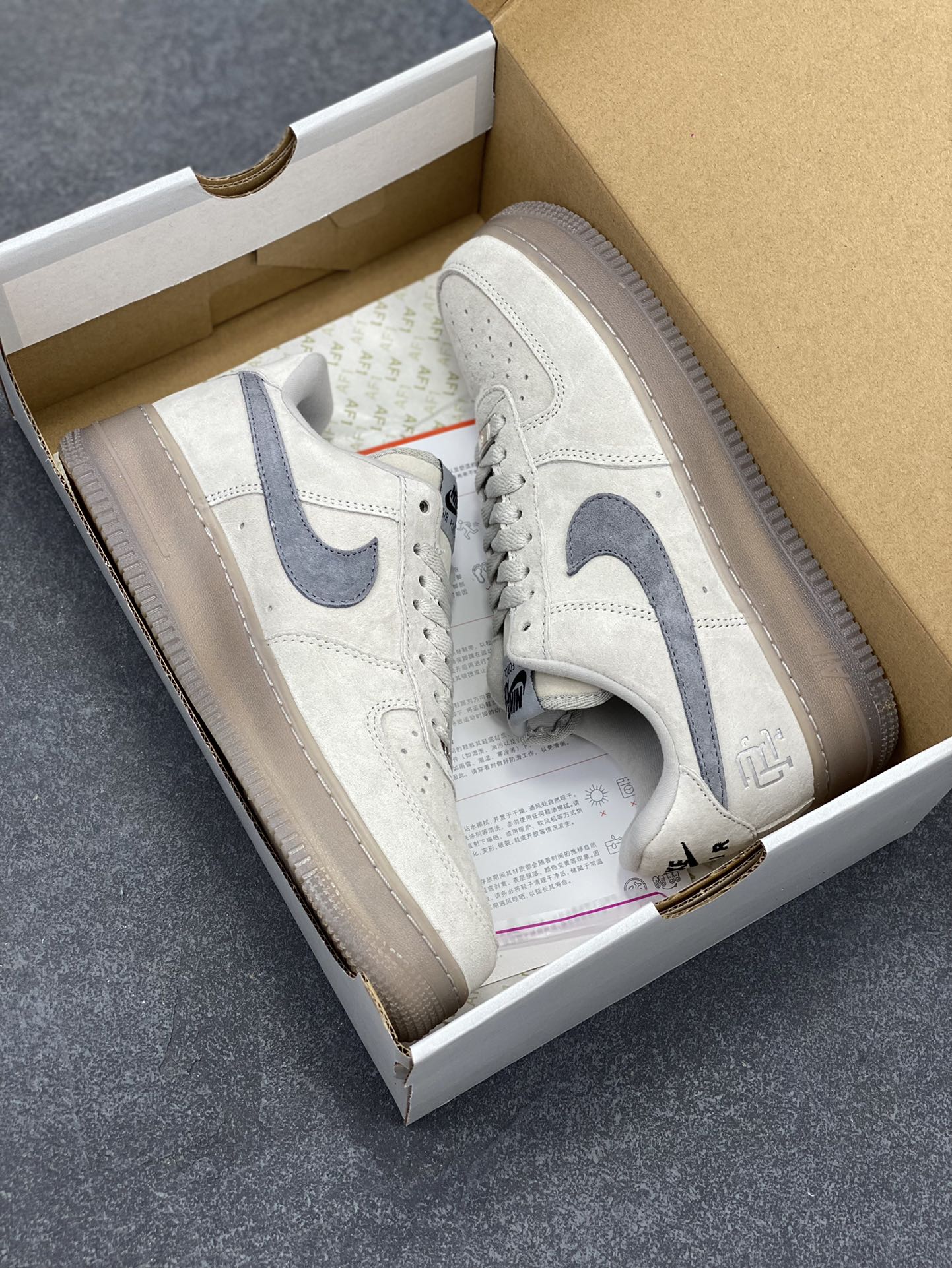 图片[9]-福利特价 Air Force 1 ‘07 Low 卫冕冠军 原楦头原纸板 打造纯正空军版型 #专注外贸渠道 全掌内置蜂窝气垫 #原盒配件 原厂中底钢印、拉帮完美 货号：AA1117-118 尺码：35.5 36 36.5 37.5 38 38.5 39 40 40.5 41 42 42.5 43 44 44.5 45-选品中心