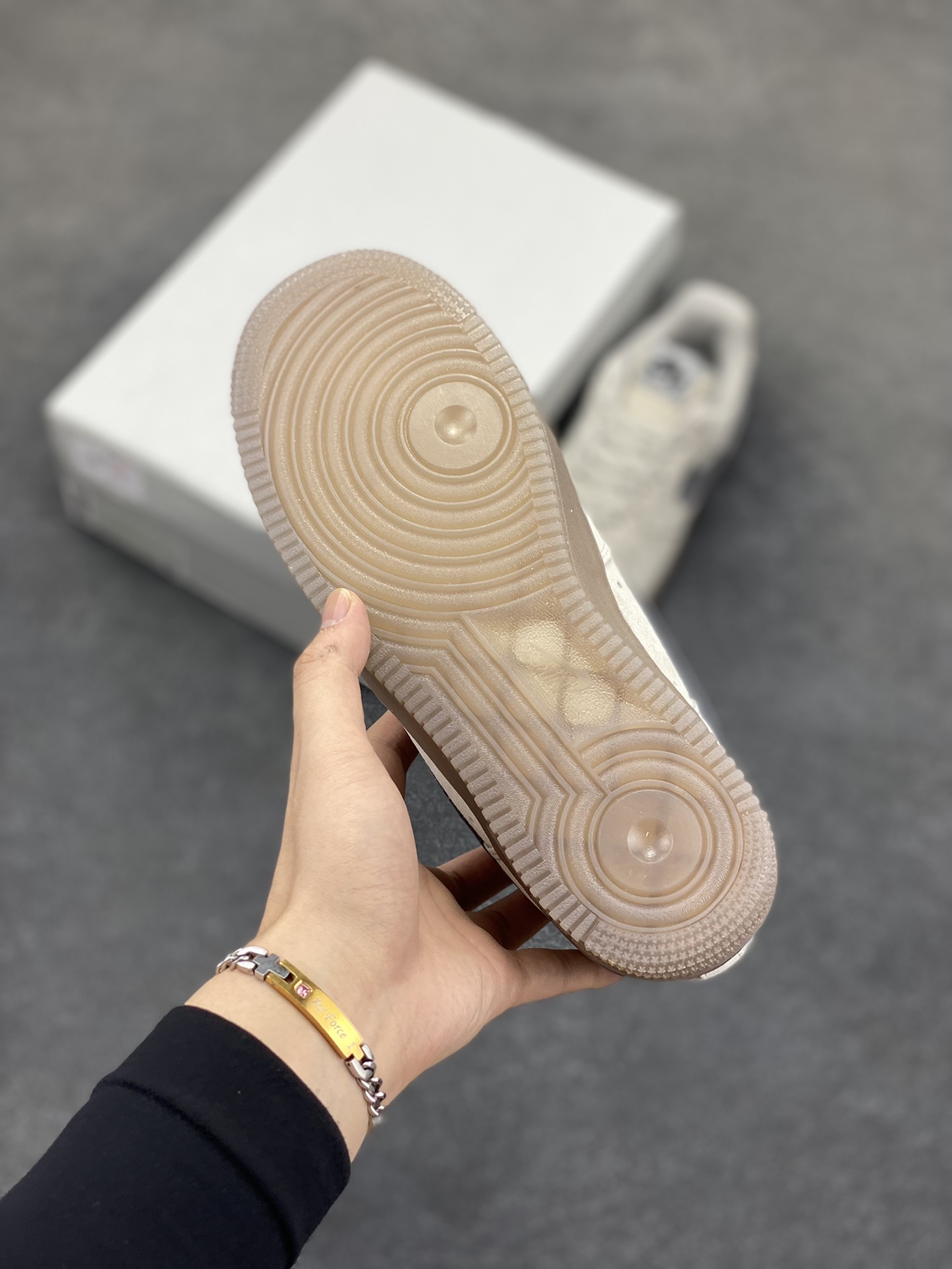 图片[5]-福利特价 Air Force 1 ‘07 Low 卫冕冠军 原楦头原纸板 打造纯正空军版型 #专注外贸渠道 全掌内置蜂窝气垫 #原盒配件 原厂中底钢印、拉帮完美 货号：AA1117-118 尺码：35.5 36 36.5 37.5 38 38.5 39 40 40.5 41 42 42.5 43 44 44.5 45-选品中心