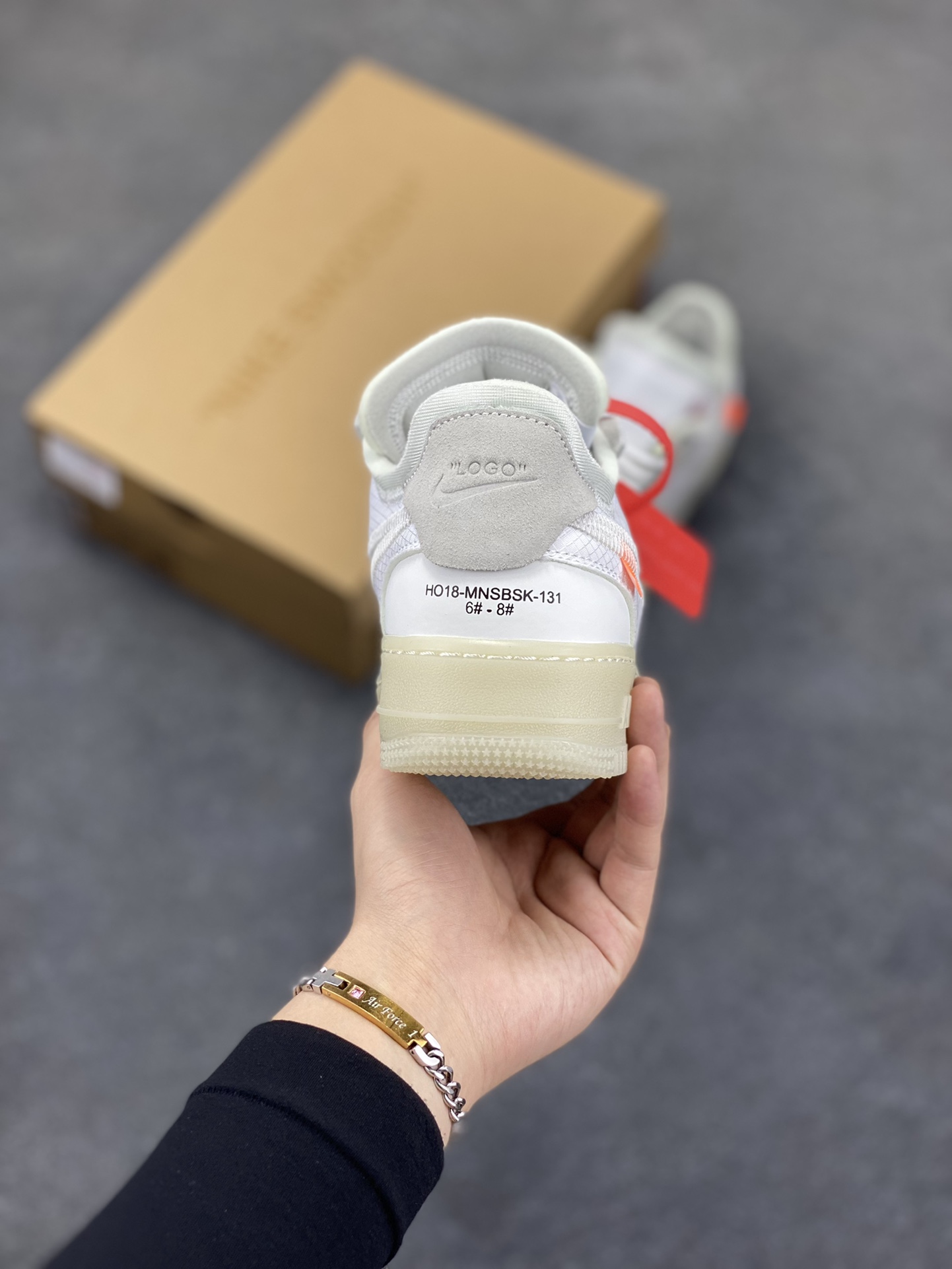 图片[4]-福利特价 夺人眼球Off-White x Nike Air Force 1 Low \”Volt\” 2.0空军一号经典百搭低帮休闲运动板鞋“OW纯白灰橘”Off-White™与 NikeLab 最新打造的 Air Force 1 Low 全新配色「Volt」，Air Force 1 Low 的鞋身与中底都是米色色调，以签名式的橘红色 “Zip-Tie” 和 “AIR” 字样点缀 货号：AO4606-100 尺码：36 36.5 37.5 38 38.5 39 40 40.5 41 42 42.5 43 44 44.5 45-选品中心