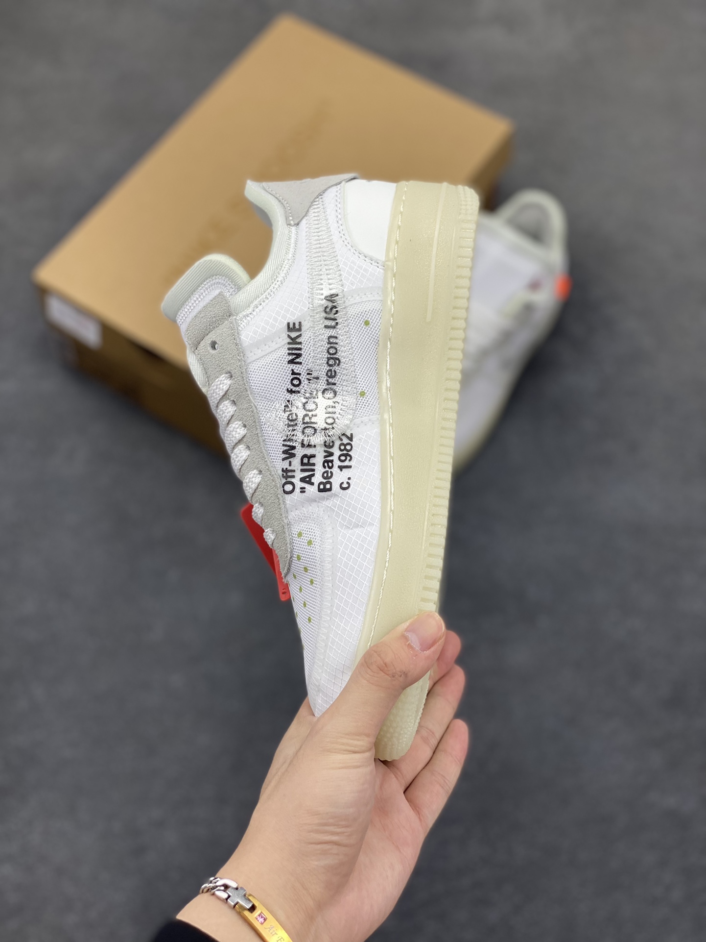 图片[3]-福利特价 夺人眼球Off-White x Nike Air Force 1 Low \”Volt\” 2.0空军一号经典百搭低帮休闲运动板鞋“OW纯白灰橘”Off-White™与 NikeLab 最新打造的 Air Force 1 Low 全新配色「Volt」，Air Force 1 Low 的鞋身与中底都是米色色调，以签名式的橘红色 “Zip-Tie” 和 “AIR” 字样点缀 货号：AO4606-100 尺码：36 36.5 37.5 38 38.5 39 40 40.5 41 42 42.5 43 44 44.5 45-选品中心