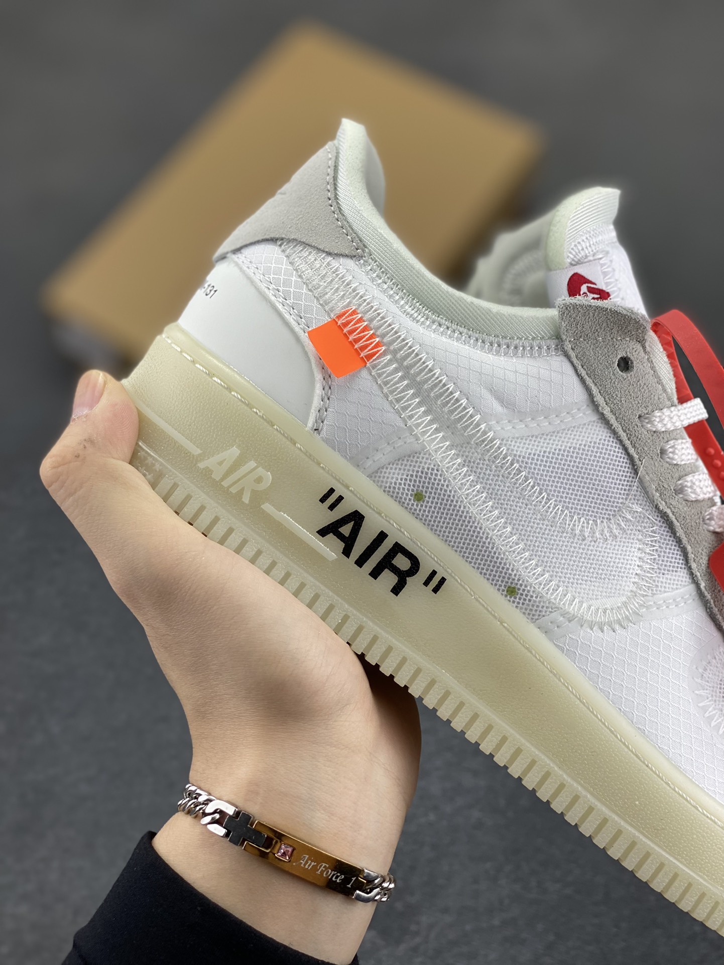 图片[6]-福利特价 夺人眼球Off-White x Nike Air Force 1 Low \”Volt\” 2.0空军一号经典百搭低帮休闲运动板鞋“OW纯白灰橘”Off-White™与 NikeLab 最新打造的 Air Force 1 Low 全新配色「Volt」，Air Force 1 Low 的鞋身与中底都是米色色调，以签名式的橘红色 “Zip-Tie” 和 “AIR” 字样点缀 货号：AO4606-100 尺码：36 36.5 37.5 38 38.5 39 40 40.5 41 42 42.5 43 44 44.5 45-选品中心