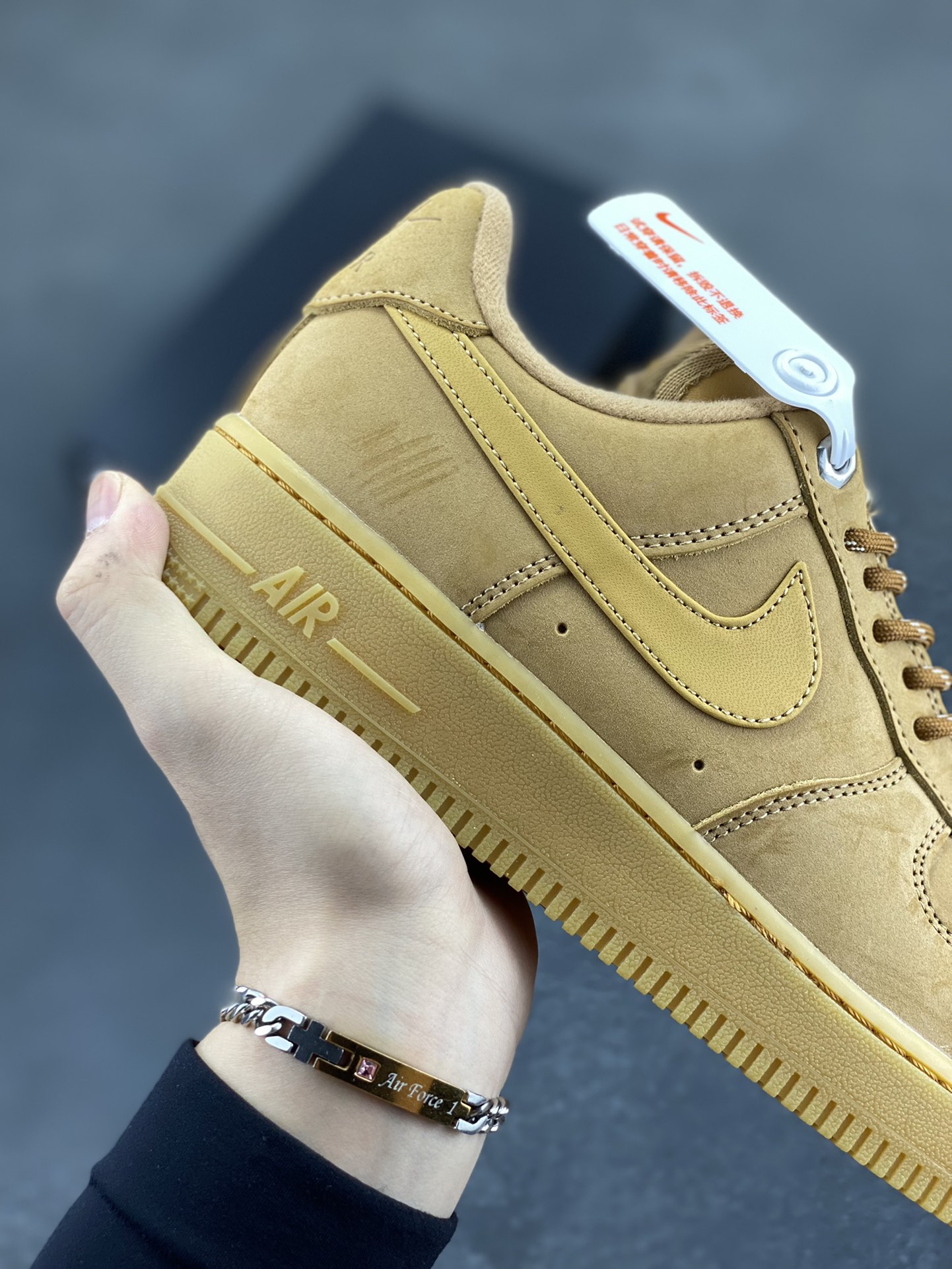 图片[6]-福利特价 Air Force 1 Low 07 LV8”Wheat / Flax“小麦空军一号低帮 小麦色牛巴革打造鞋面 生胶鞋底与鞋面风格协调一致 搭配同色系尼龙鞋带 侧身皮质Swoosh Logo进一步体现两双鞋的独特魅力 货号：CJ9179-200 尺码：36 36.5 37.5 38 38.5 39 40 40.5 41 42 42.5 43 44 44.5 45-选品中心